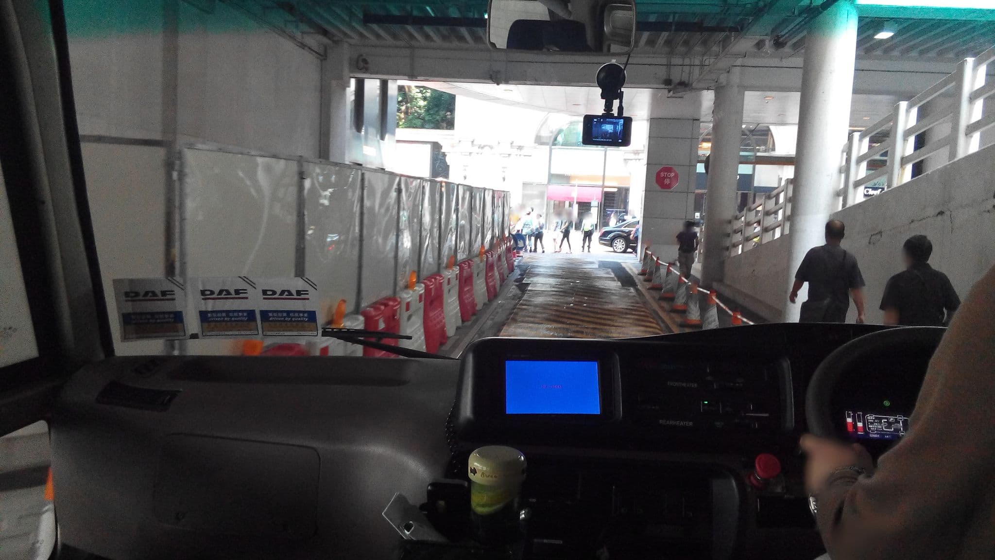 Street view near Marco Polo Hongkong Hotel Swimming Pool, Tsim Sha Tsui — © avikdor (CC BY-SA · Mapillary)
