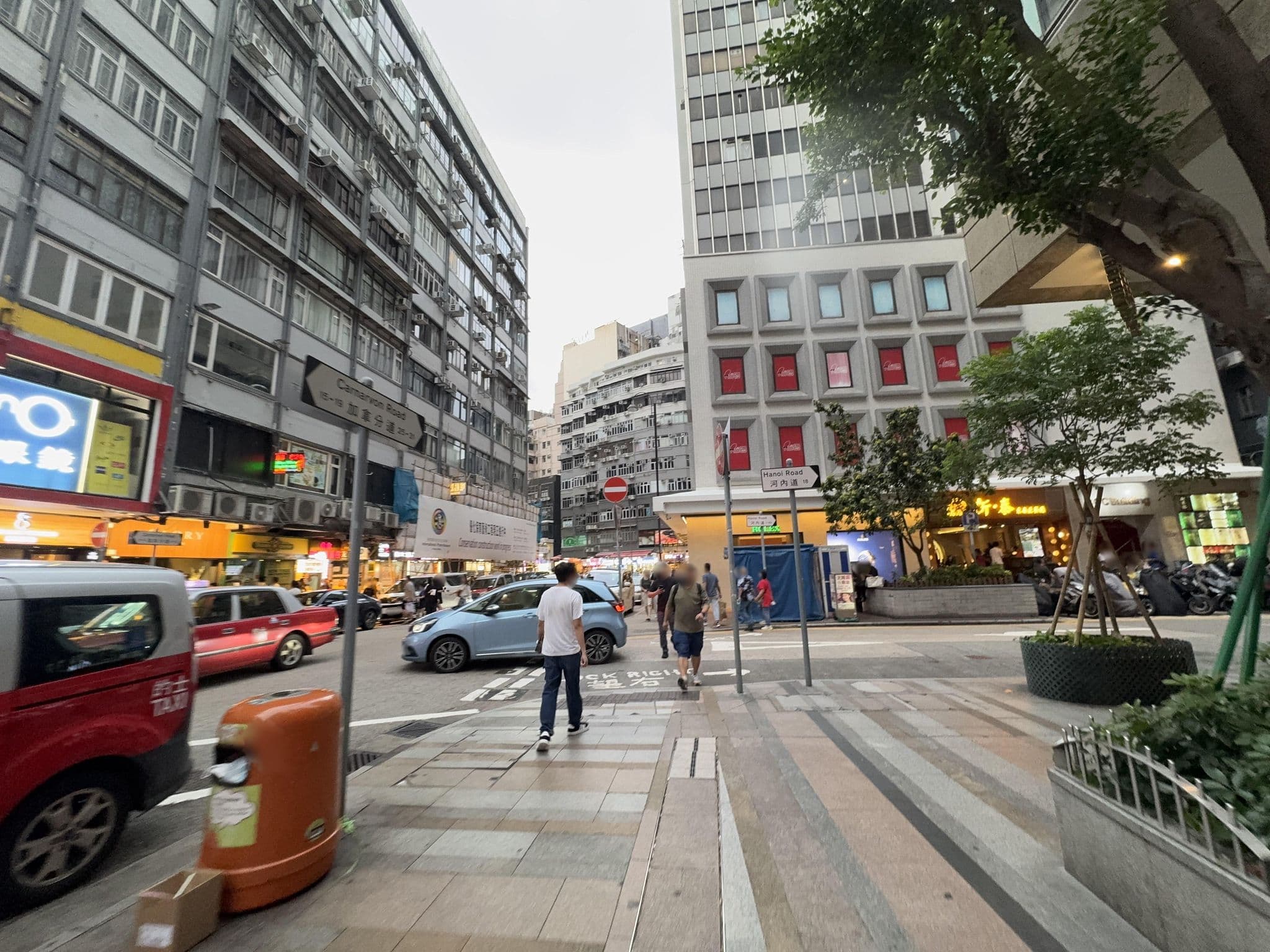 Street view near Bee packers, Tsim Sha Tsui — © filipb (CC BY-SA · Mapillary)