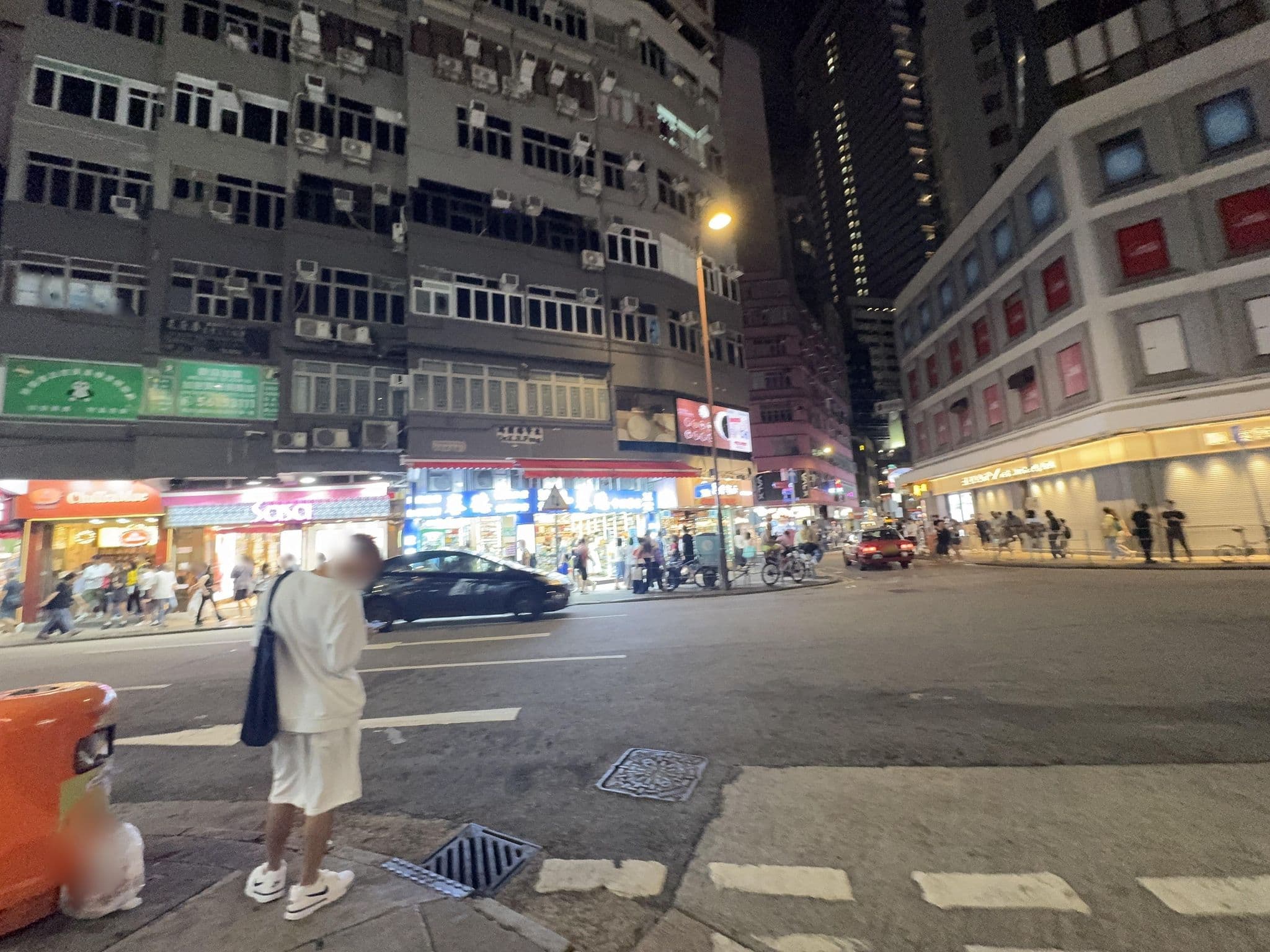 Street view near Hop Inn on Carnarvon 撲撲旅舍, Tsim Sha Tsui — © filipb (CC BY-SA · Mapillary)