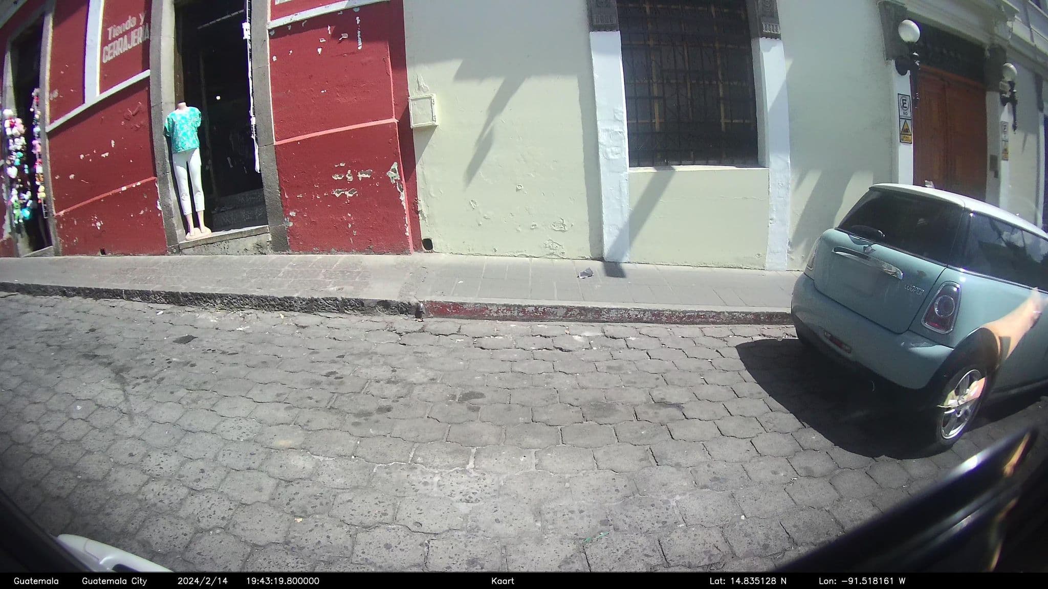 Street view near La Flora Inn, Quetzaltenango — © kaart_2 (CC BY-SA · Mapillary)