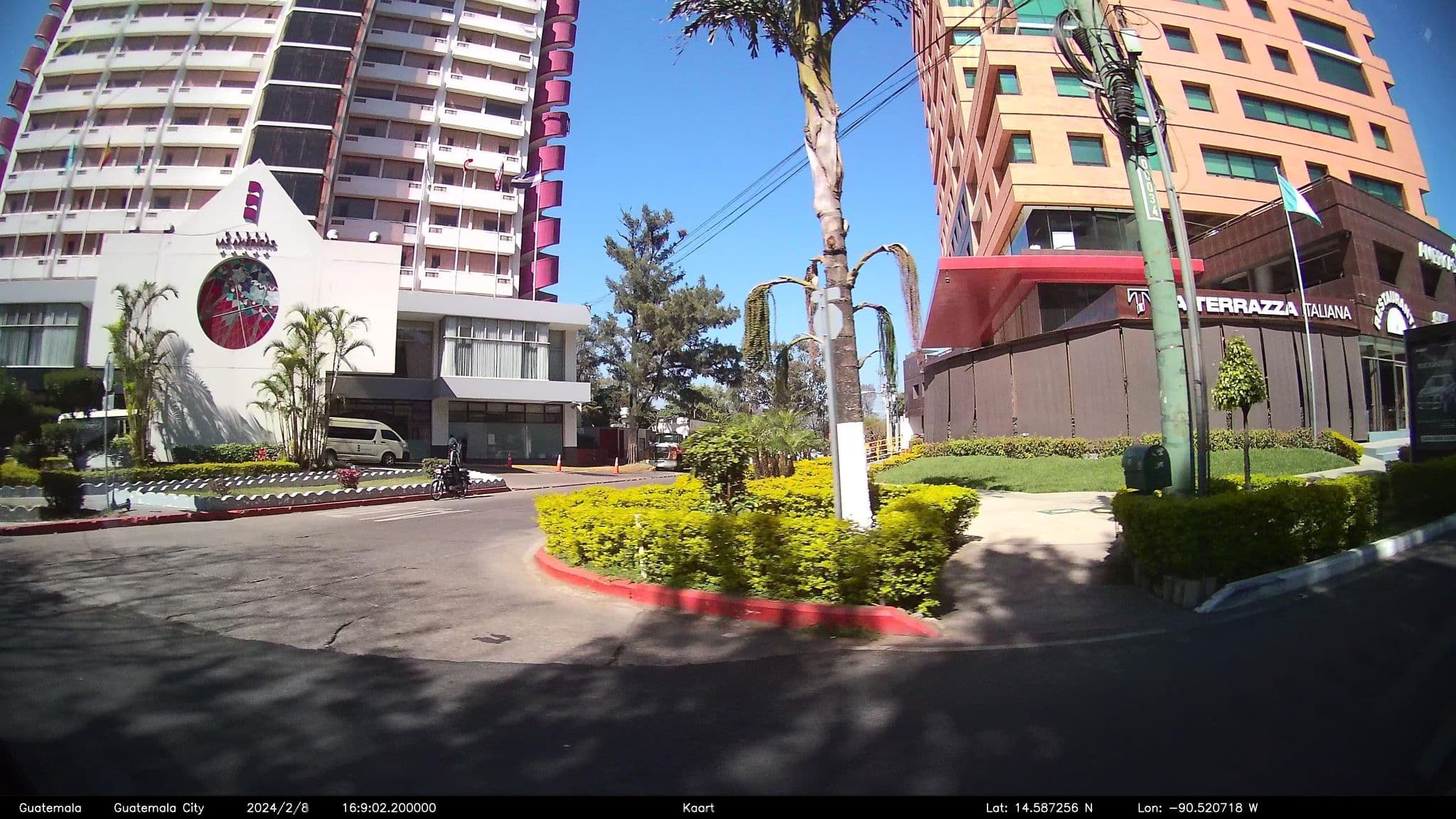 Street view near Hotel Las Américas, Santa Catarina Pinula — © kaart_2 (CC BY-SA · Mapillary)