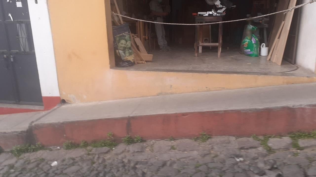Street view near Hostal Estacion, Quetzaltenango — © julioBaten (CC BY-SA · Mapillary)