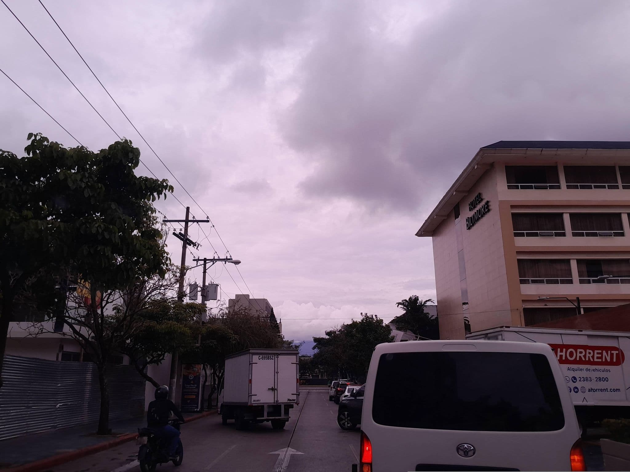 Street view near La piscina, Santa Catarina Pinula — © ing_telefono_1 (CC BY-SA · Mapillary)