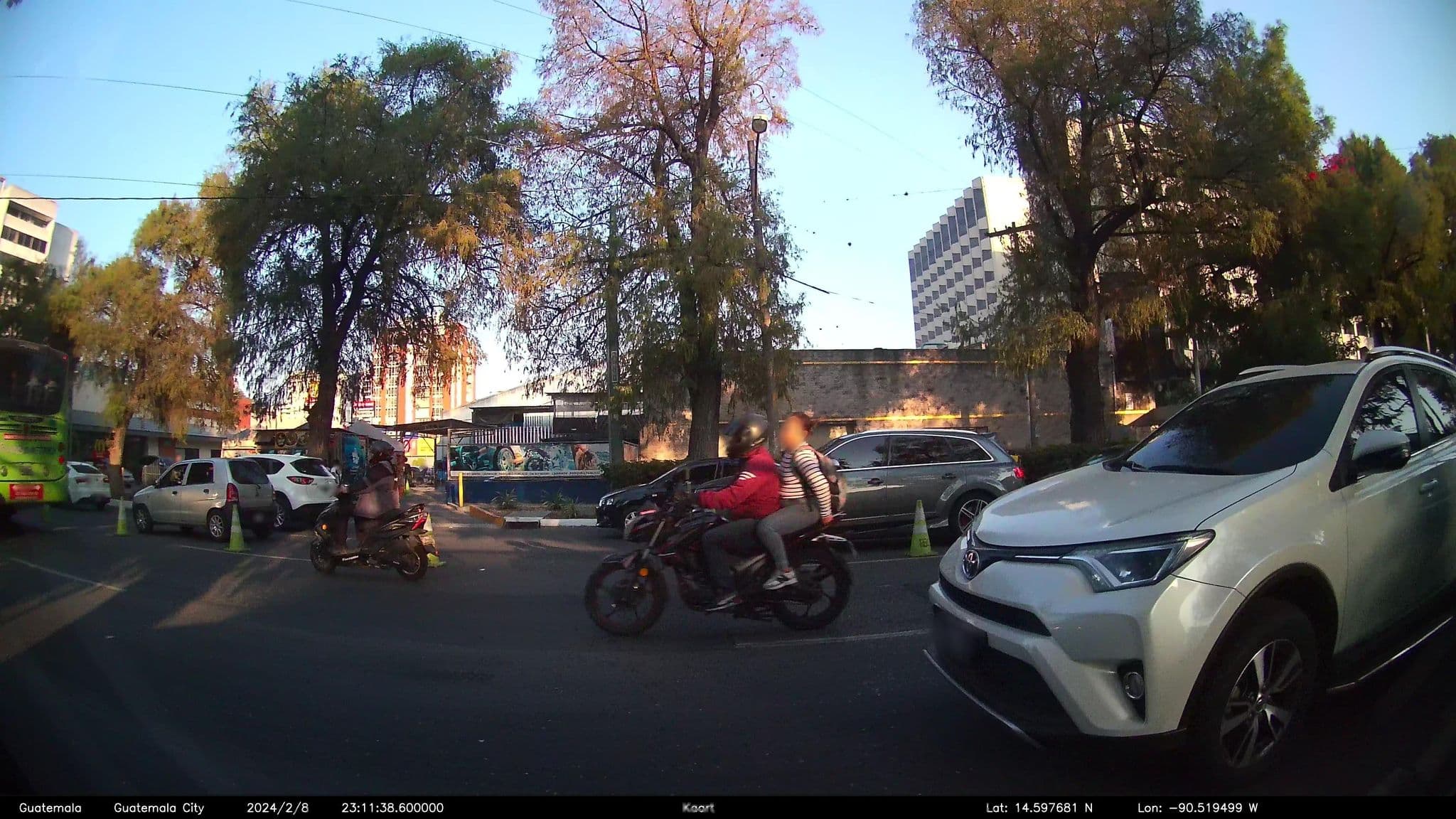 Street view near Hotel Barcelo, Las Naciones, Santa Catarina Pinula — © kaart_2 (CC BY-SA · Mapillary)