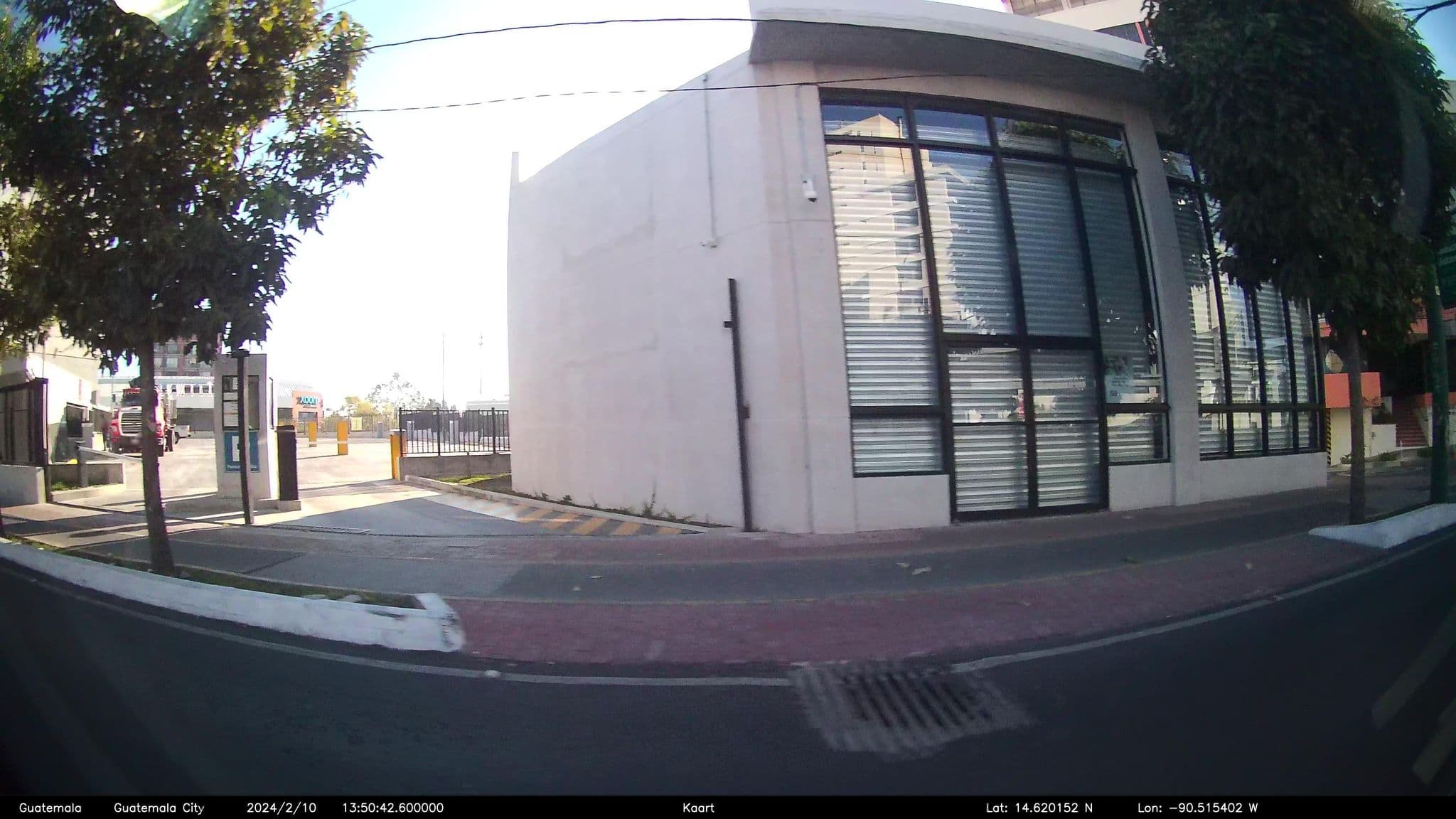 Street view near Hostal El Mochilero, Guatemala City — © kaart_3 (CC BY-SA · Mapillary)