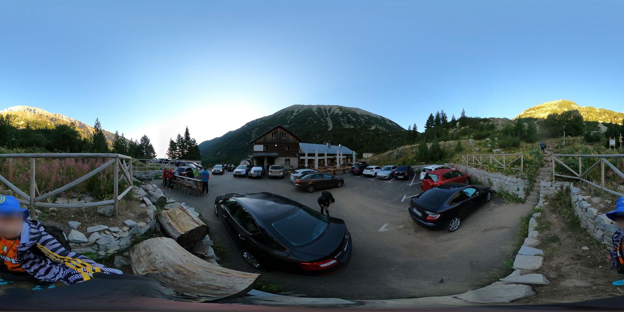 Street view near Хижа Вихрен (Vihren Refuge), Bansko — © alexanderbtodorov (CC BY-SA · Mapillary)