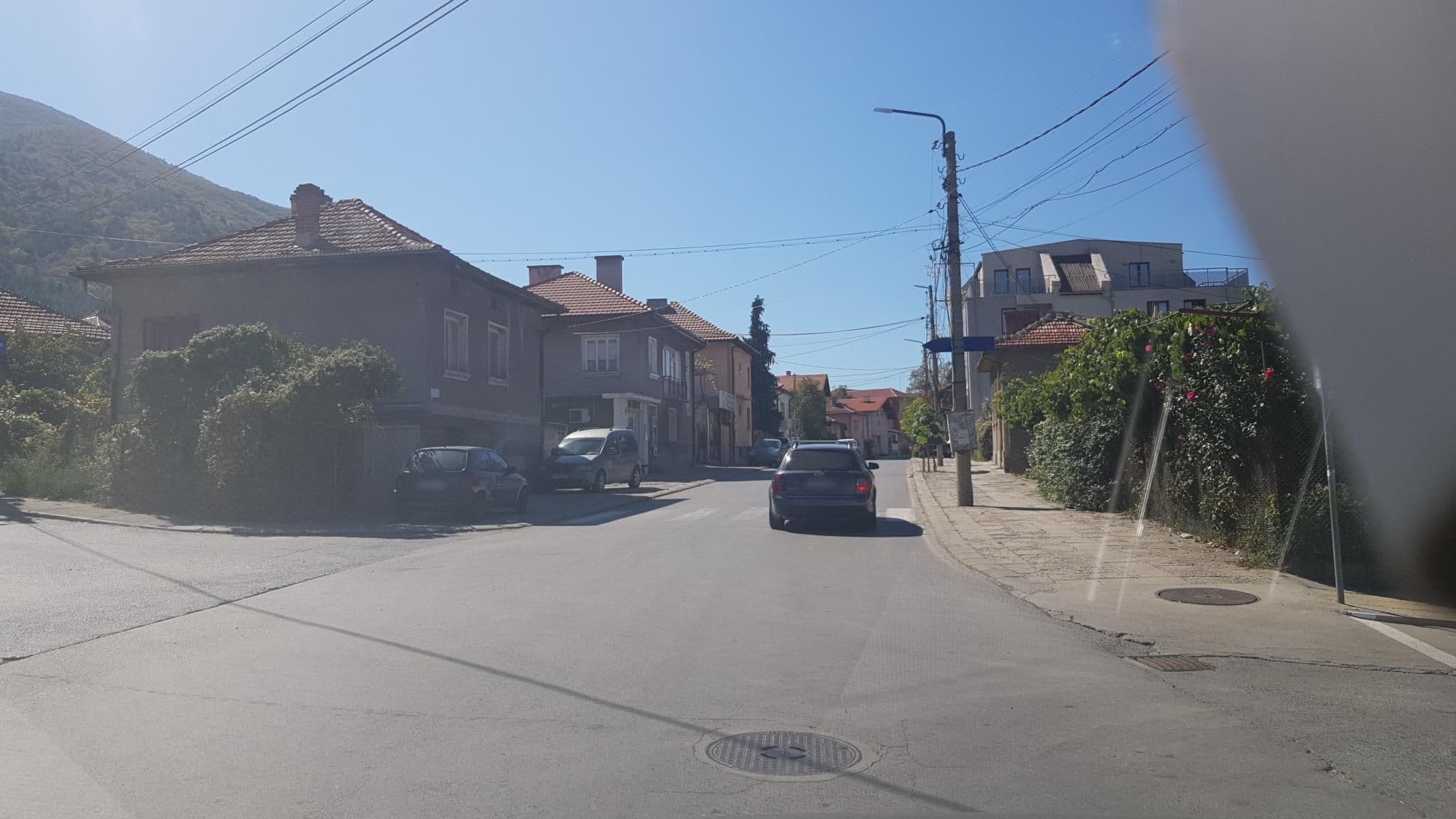 Street view near Къща За Гости Вийг, Sapareva Banya — © roadroid (CC BY-SA · Mapillary)