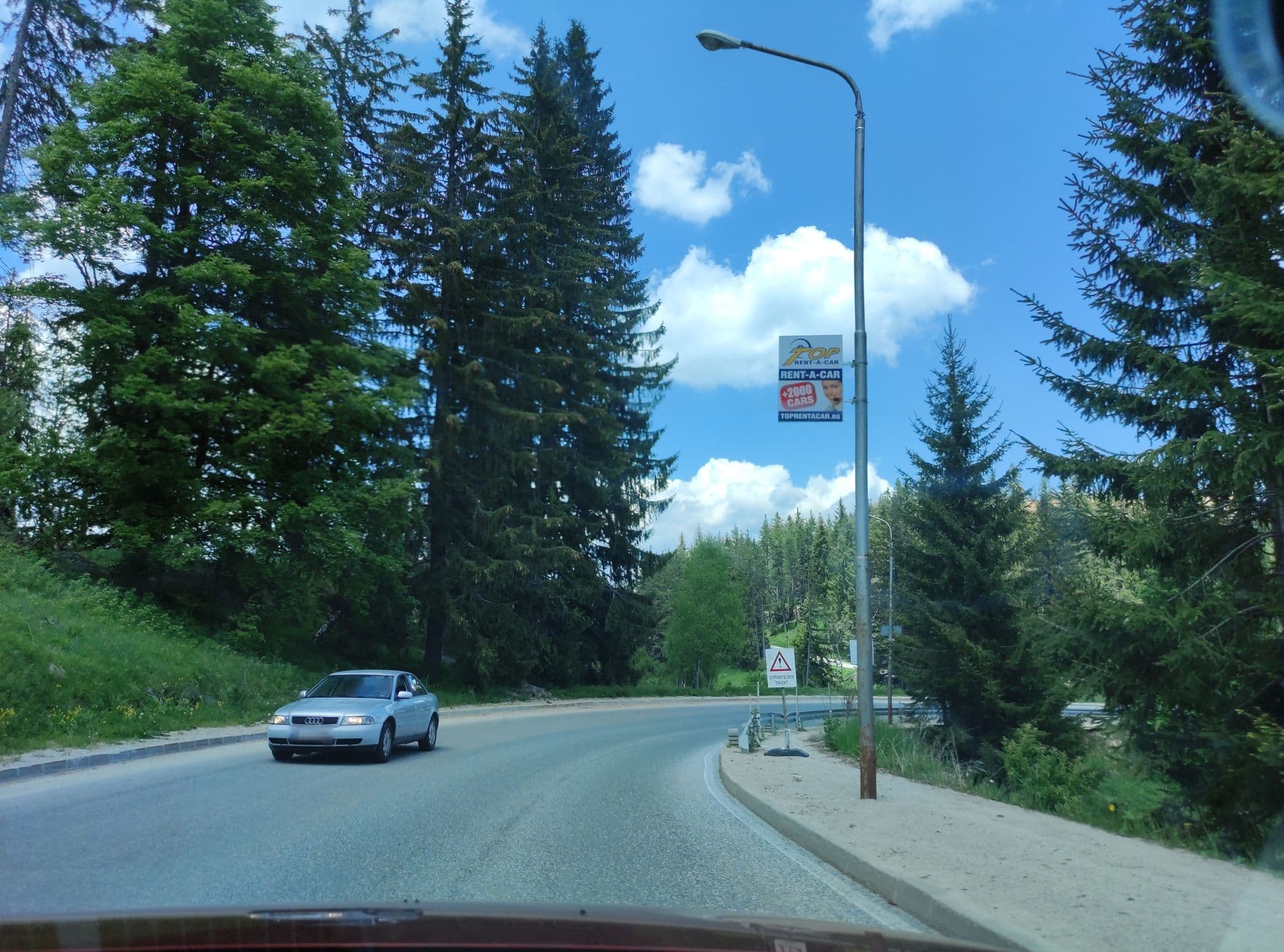 Street view near Hotel Extreme, Smolyan — © neau (CC BY-SA · Mapillary)
