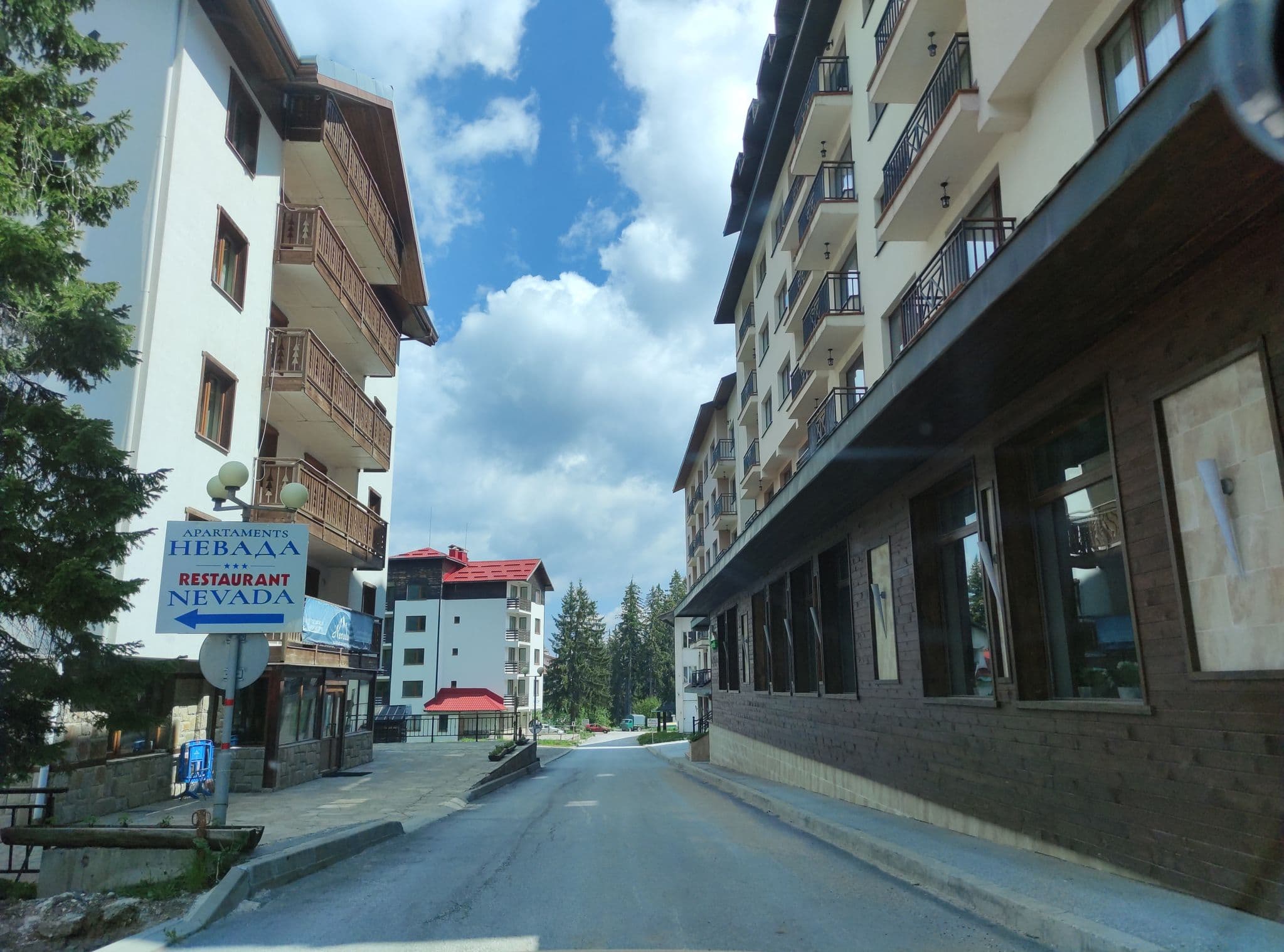 Street view near Apart Hotel Nevada, Smolyan — © neau (CC BY-SA · Mapillary)
