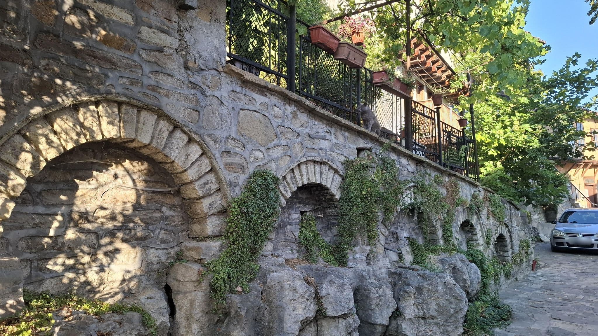 Street view near Къща за гости Стамболов, Veliko Tŭrnovo — © AndreiDan71 (CC BY-SA · Mapillary)