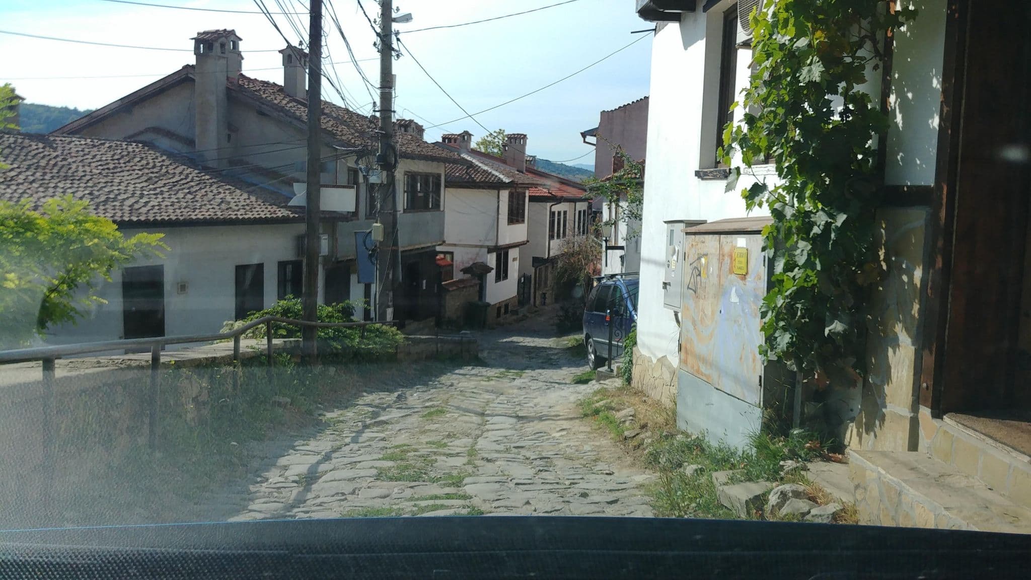 Street view near Bela Neda, Veliko Tŭrnovo — © theostefan (CC BY-SA · Mapillary)