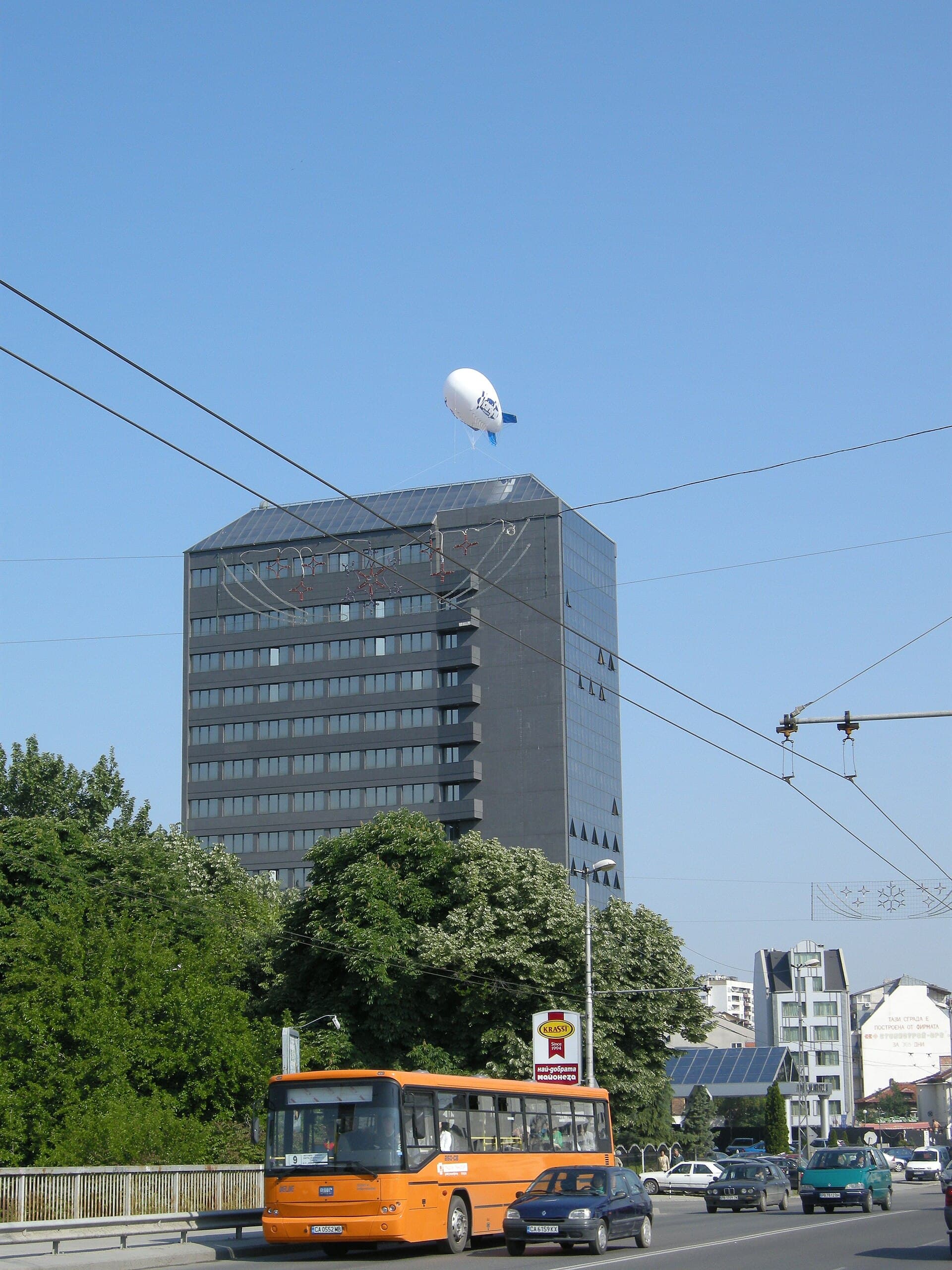 Hotel Maritsa (via Wikimedia Commons, CC BY-SA 3.0)