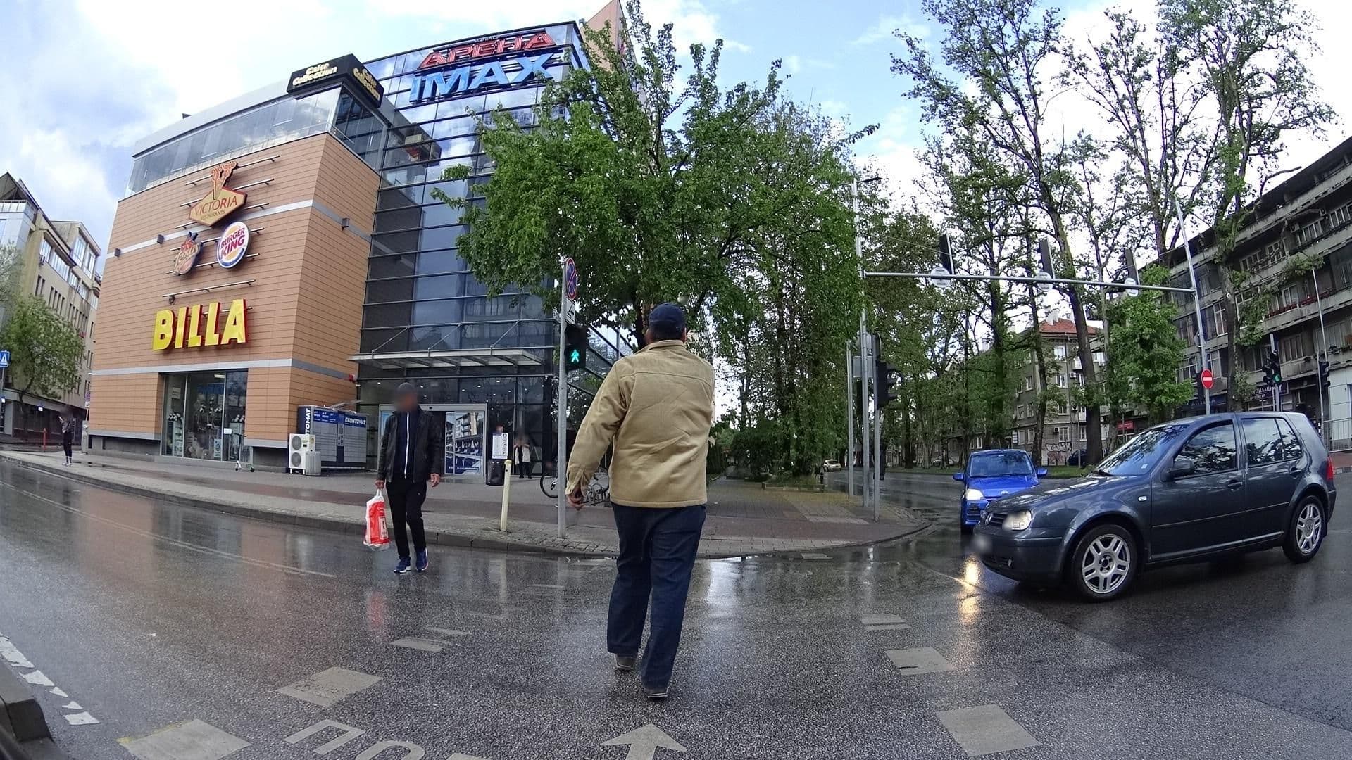 Street view near Хотел Лайпциг (Hotel Leipzig), Plovdiv — © batvanyu (CC BY-SA · Mapillary)