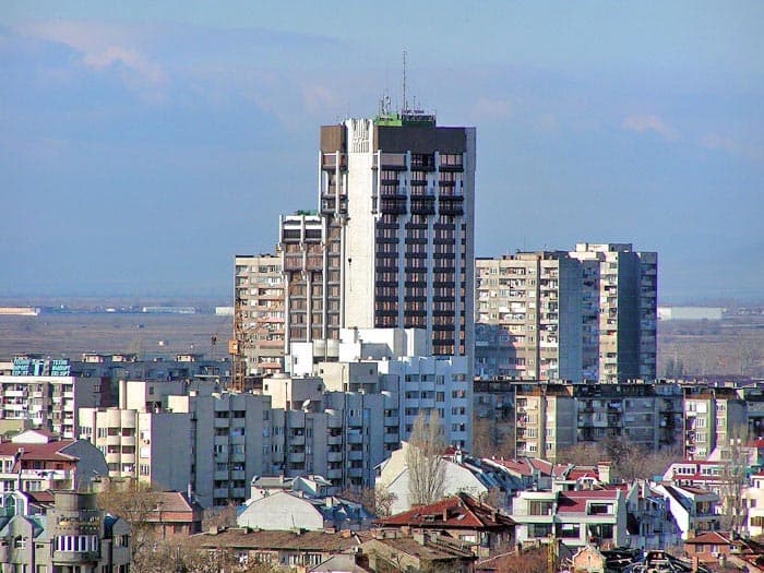 Hotel Sankt Peterburg (via Wikimedia Commons, Public domain)