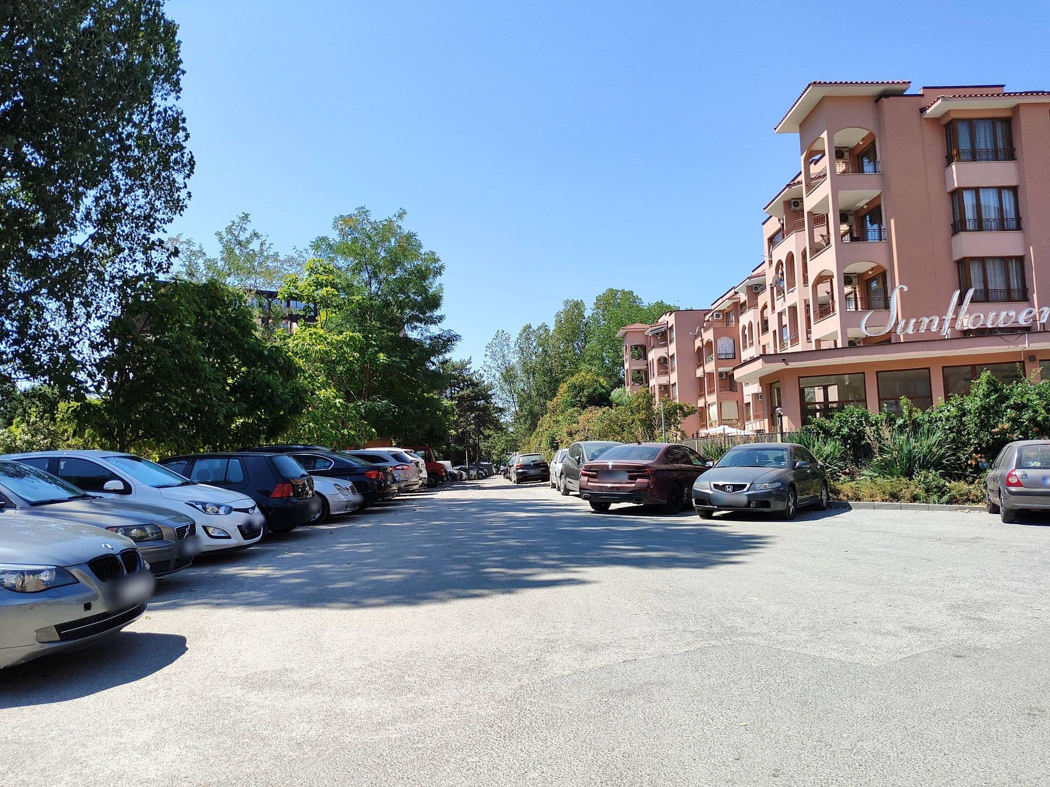 Street view near Black Sea, Sveti Vlas — © approksimator (CC BY-SA · Mapillary)