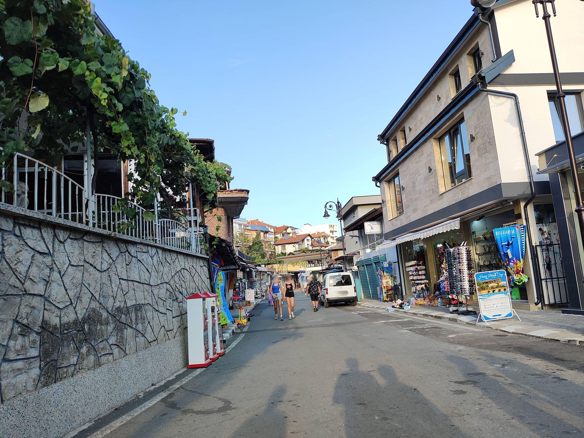 Street view near Хотел "Черно море", Sveti Vlas — © approksimator (CC BY-SA · Mapillary)