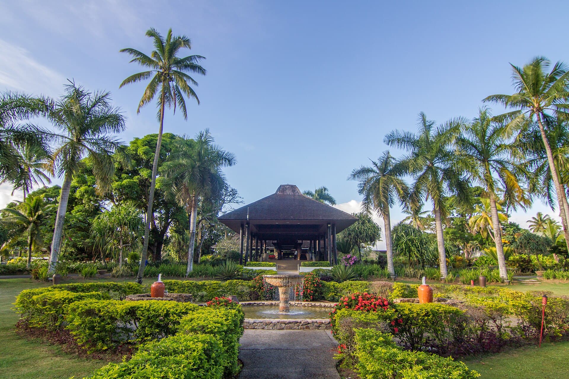 Naviti Resort (via Wikimedia Commons, CC BY-SA 4.0)