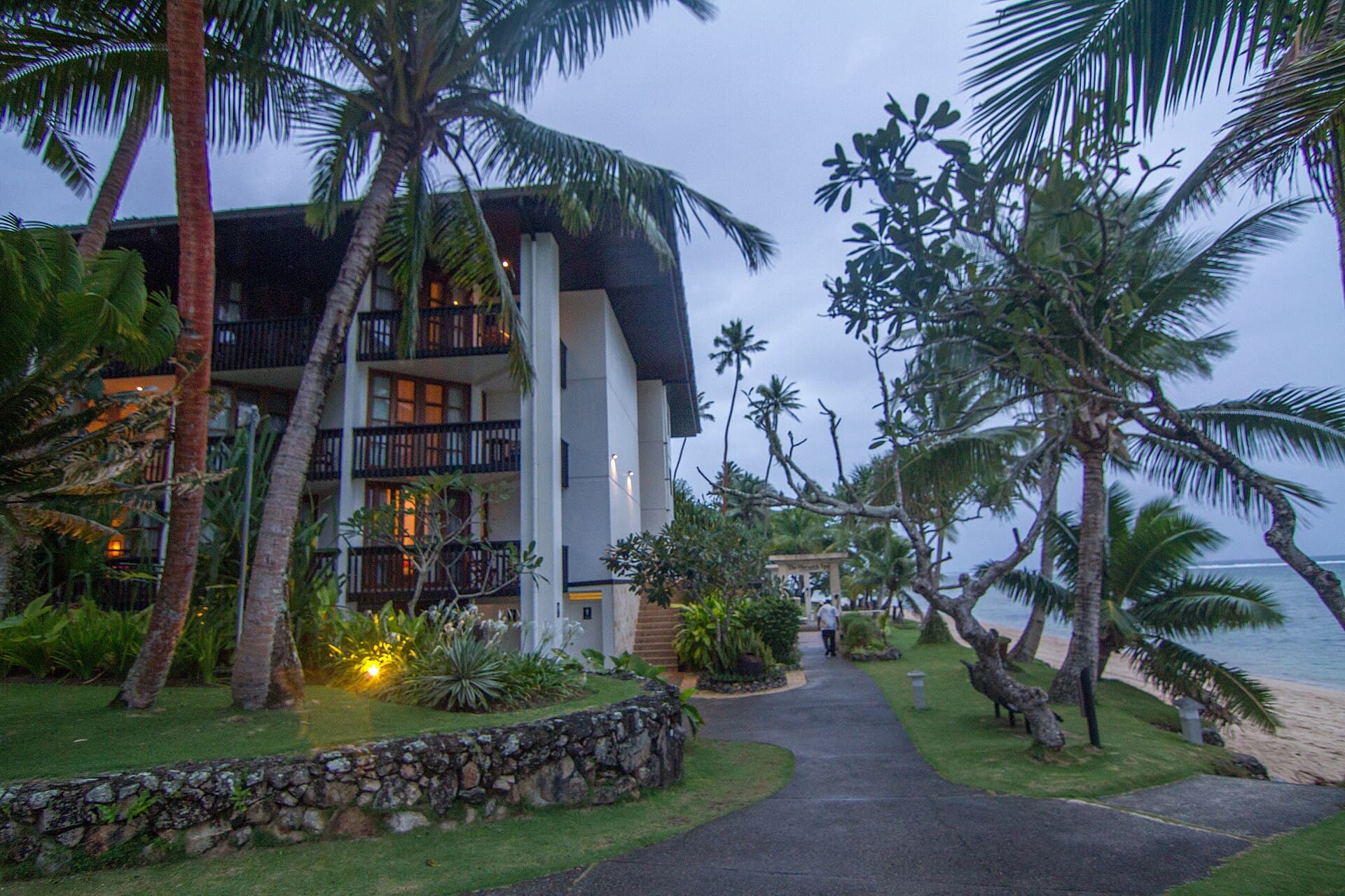 Warwick Resort and Spa Fiji (via Wikimedia Commons, CC BY-SA 4.0)