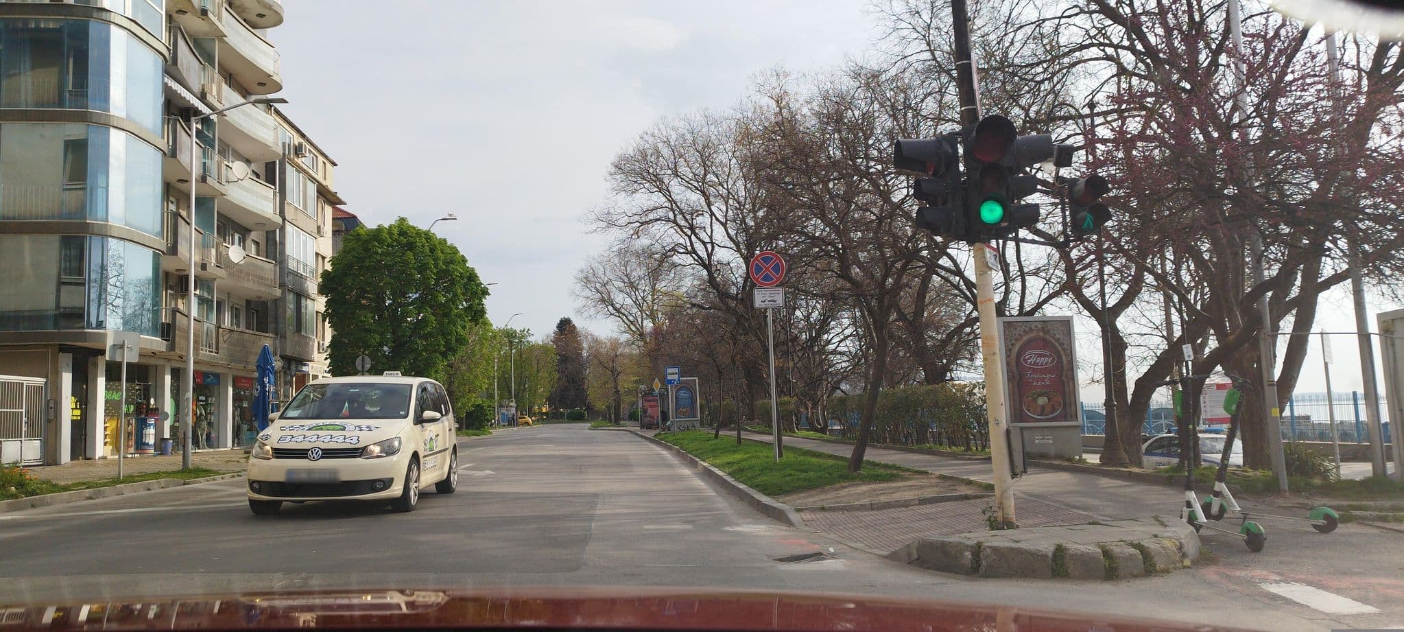 Street view near Хотел Панорама (Panorama Hotel), Varna — © neau (CC BY-SA · Mapillary)