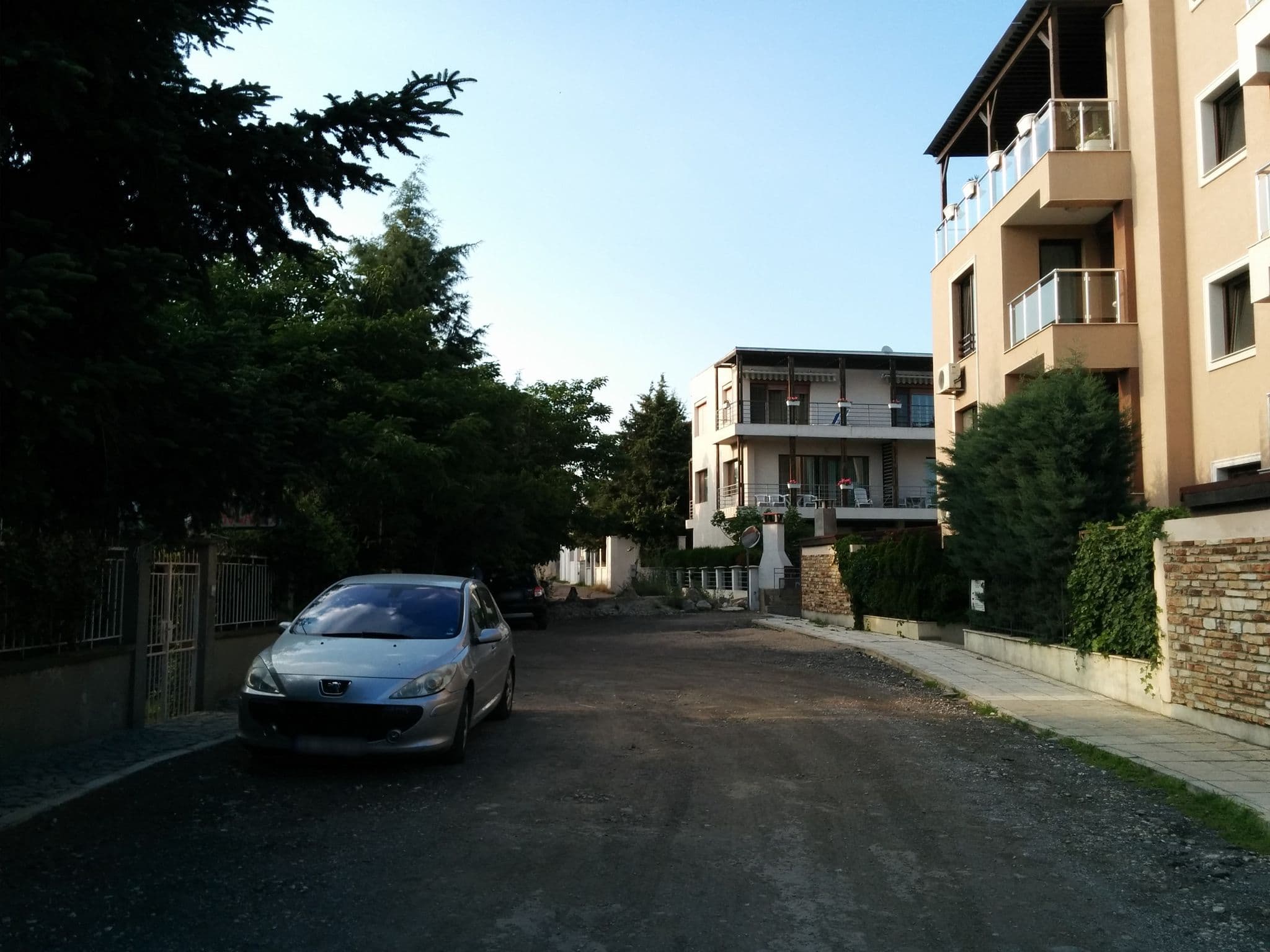 Street view near Solaris Hotel Varna, Zlatni Pyasatsi — © cmarqu (CC BY-SA · Mapillary)