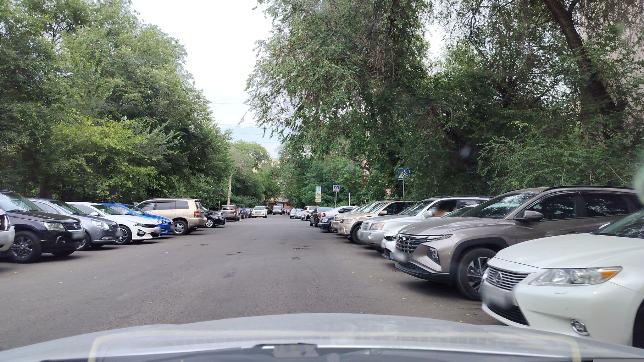 Street view near Отель Мерей, Almaty — © sevenmp (CC BY-SA · Mapillary)