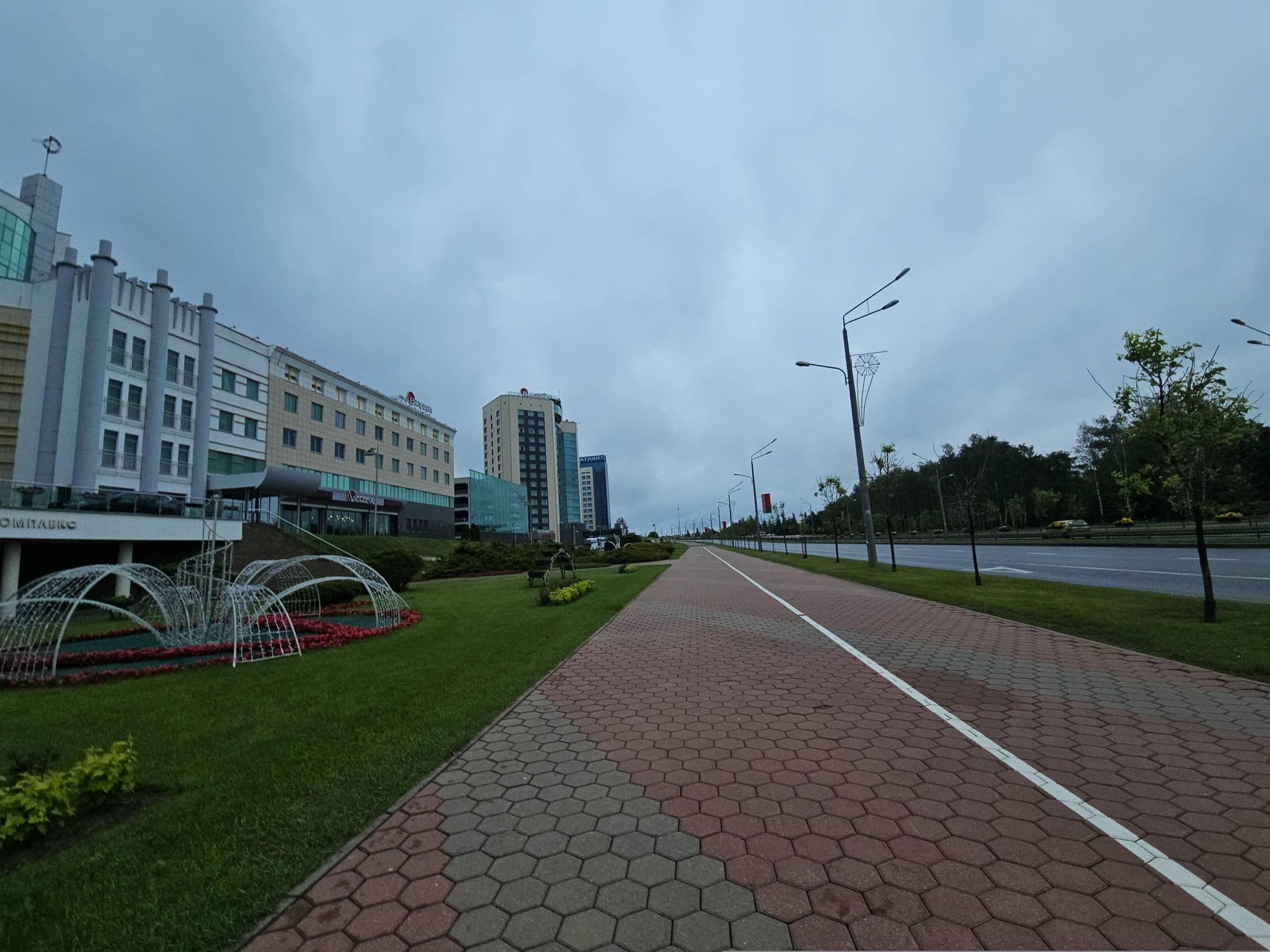 Street view near Гостиница «Виктория» / Victoria Hotel, Minsk — © kirikset (CC BY-SA · Mapillary)