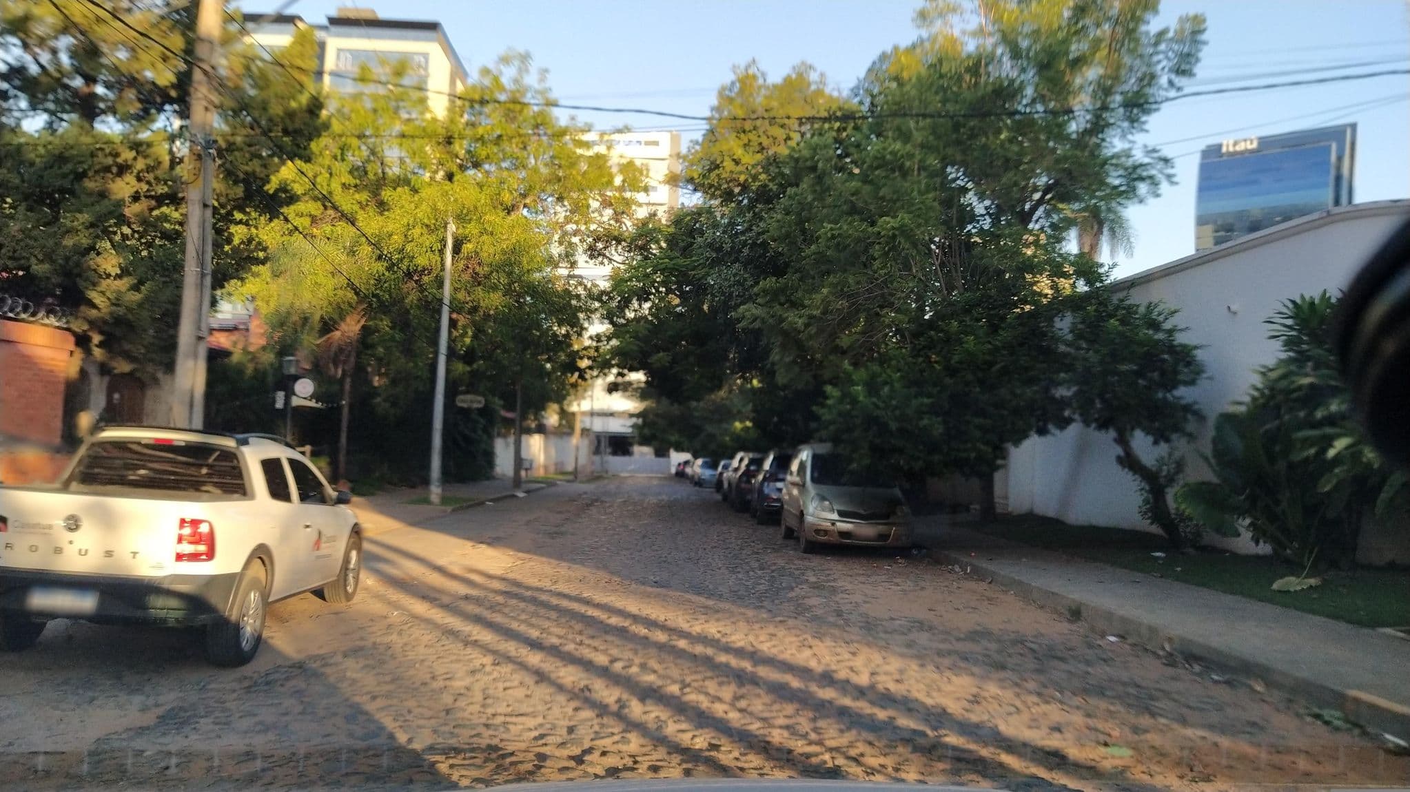 Street view near Las Lomas Casa Hotel, Fernando de la Mora — © jjorrge (CC BY-SA · Mapillary)