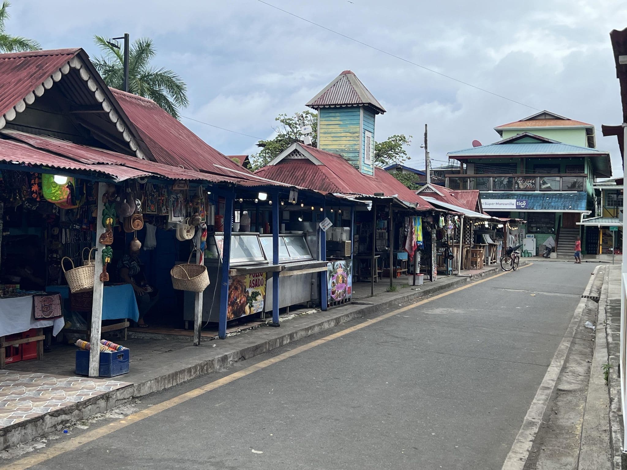 Street view near Hotel Cayo Zapatilla, Bocas del Toro — © achimbode (CC BY-SA · Mapillary)