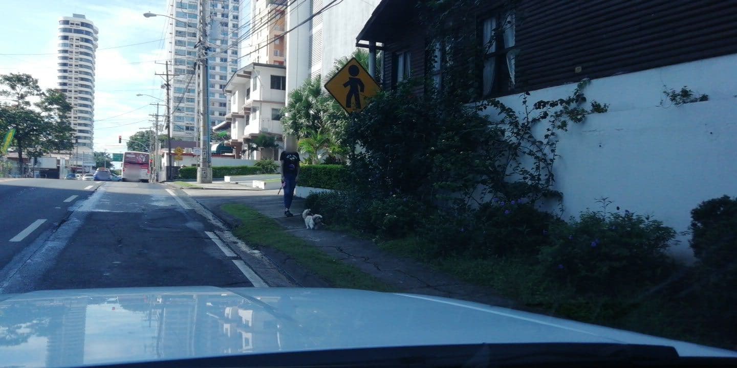 Street view near Panama By Luis, Panama City — © edward (CC BY-SA · Mapillary)
