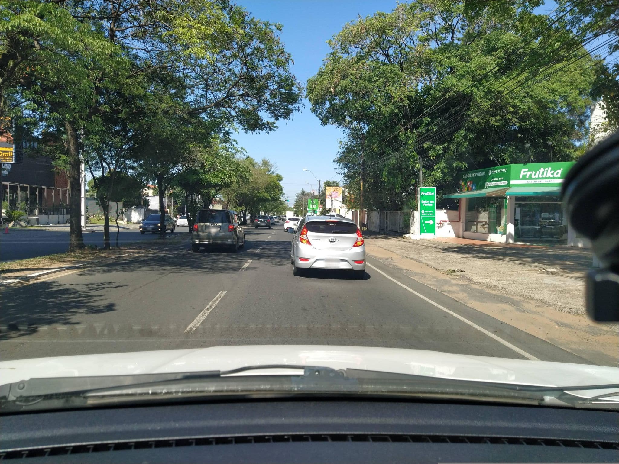 Street view near Paramanta Hotel, Fernando de la Mora — © jjorrge (CC BY-SA · Mapillary)