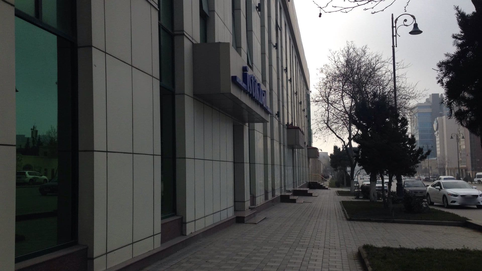Street view near Araz Hotel, Baku — © geomapper69 (CC BY-SA · Mapillary)