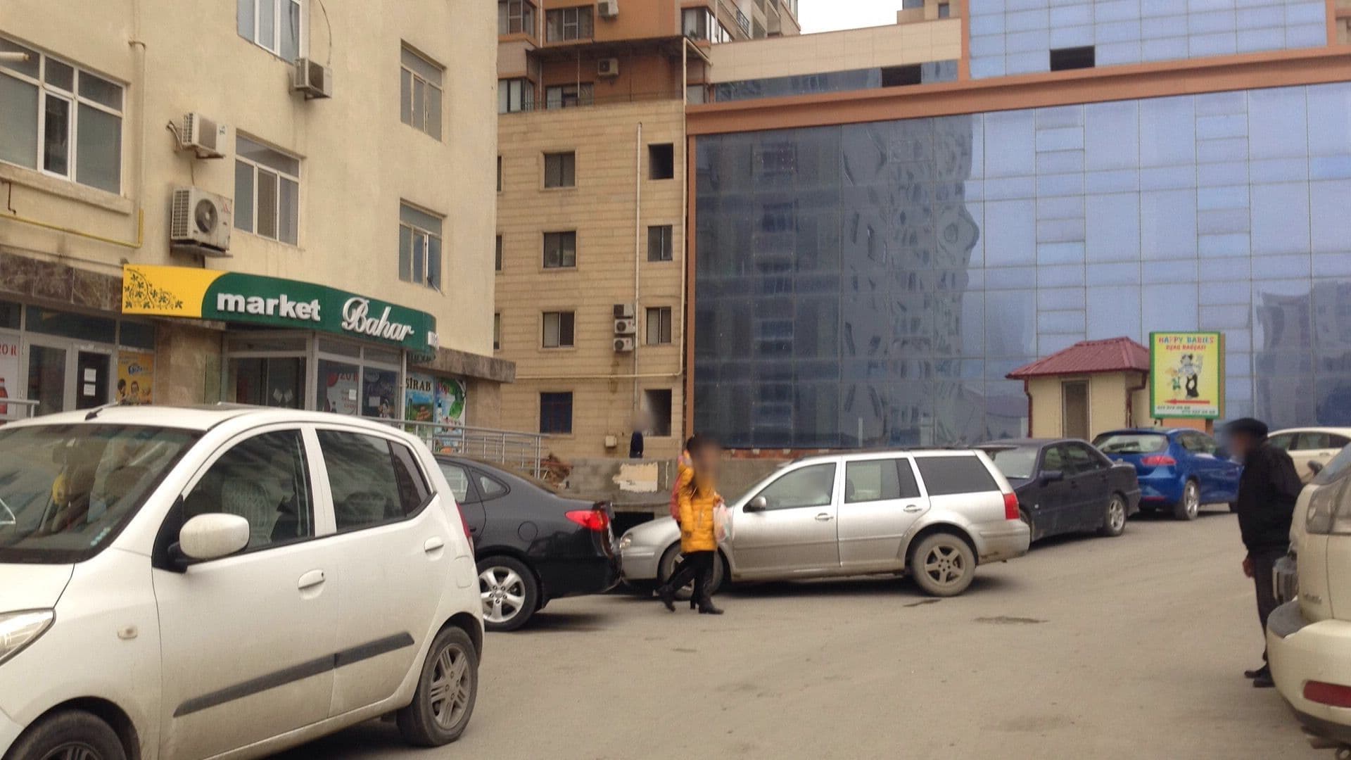 Street view near El Royal Hotel, Baku — © geomapper69 (CC BY-SA · Mapillary)