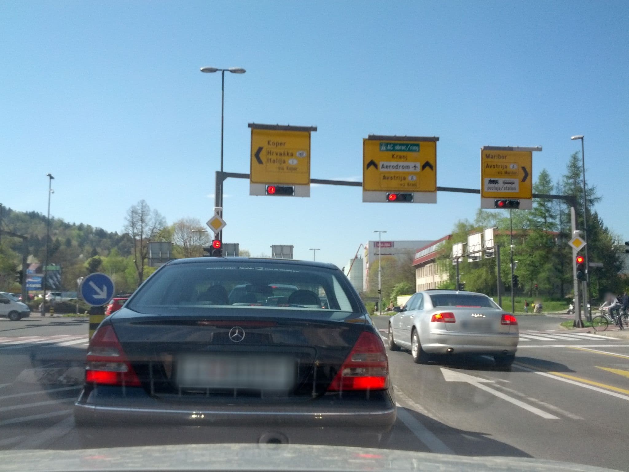 Street view near Hotel Lev Ljubljana, Ljubljana — © lesko987 (CC BY-SA · Mapillary)