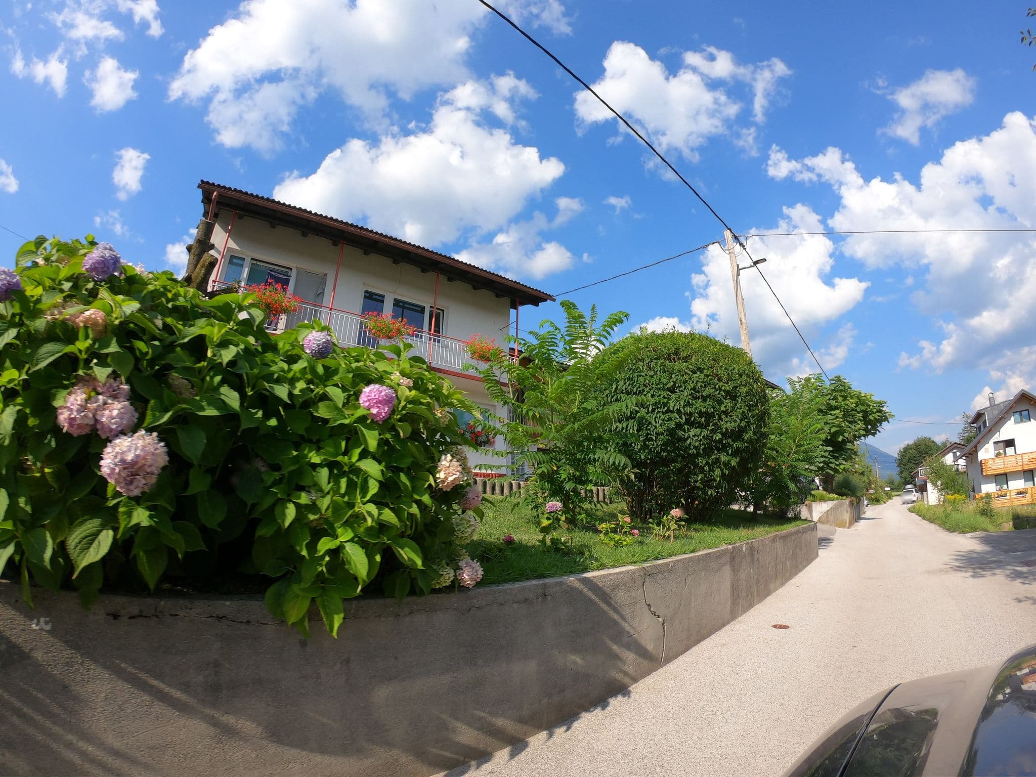 Street view near Rooms Stojanovič, Bled — © richlv (CC BY-SA · Mapillary)