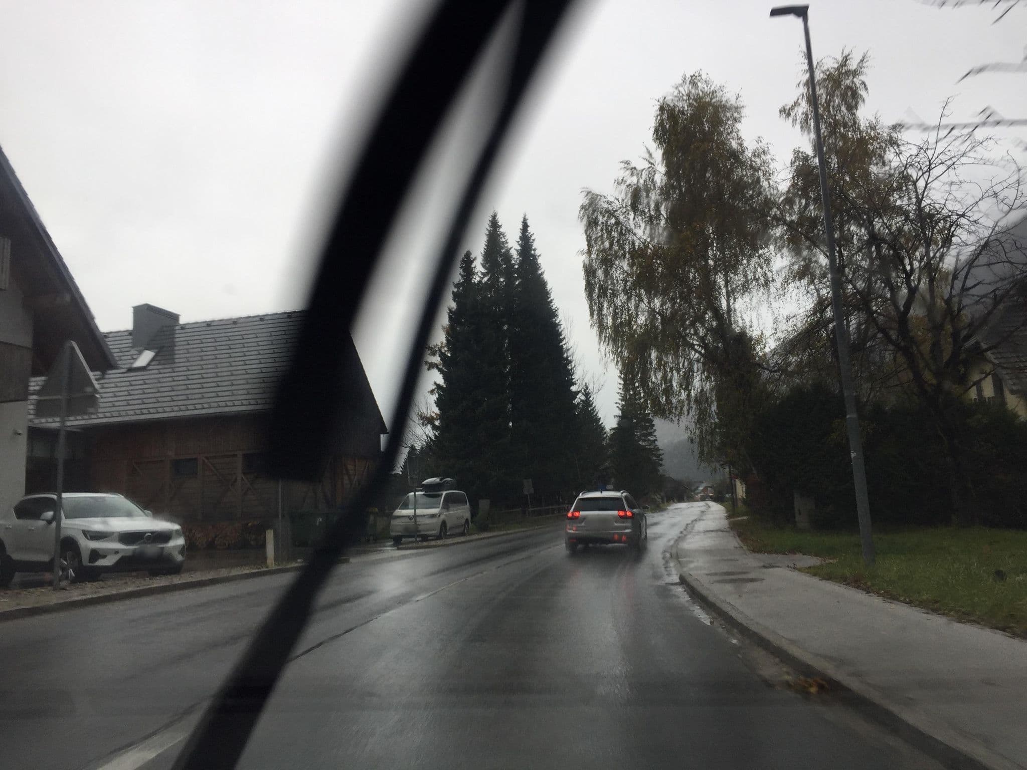 Street view near Triangel restaurant & hotel, Kranjska Gora — © igorzo (CC BY-SA · Mapillary)