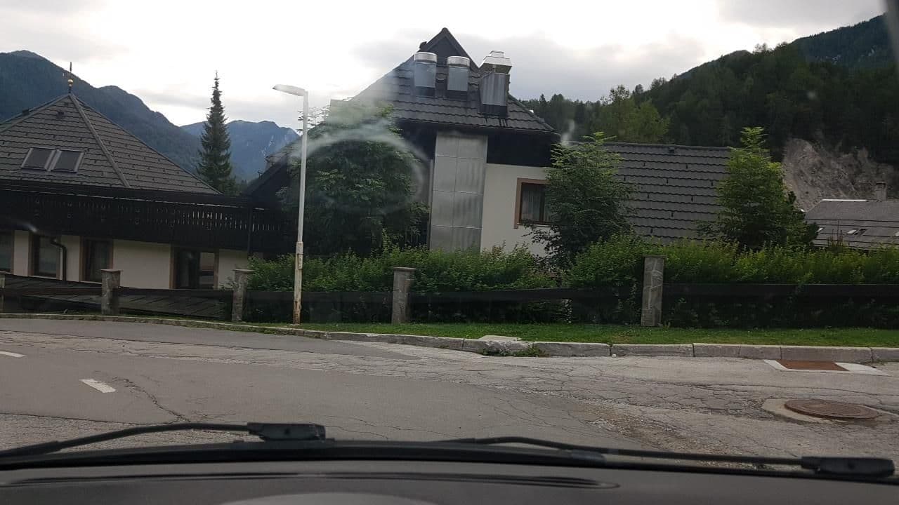 Street view near Vila Romana, Kranjska Gora — © mik007 (CC BY-SA · Mapillary)