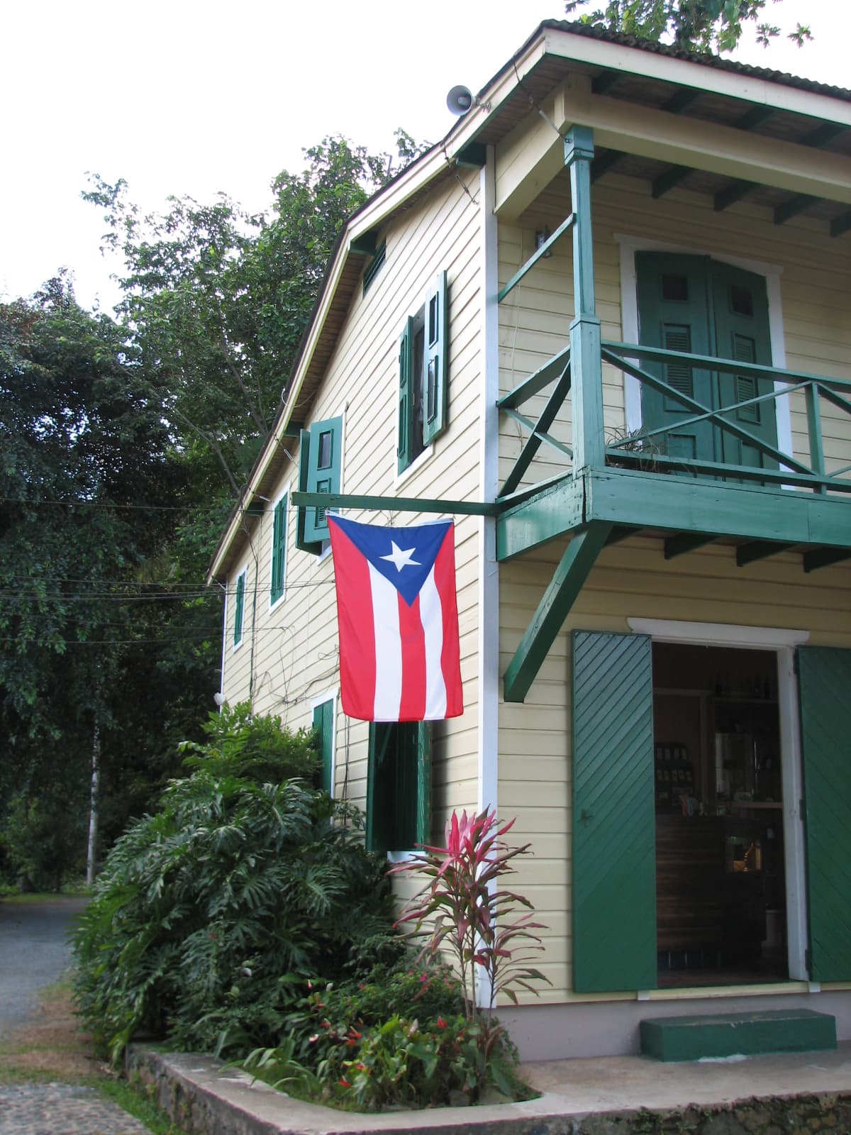 Hacienda Juanita (via Wikimedia Commons, Public domain)