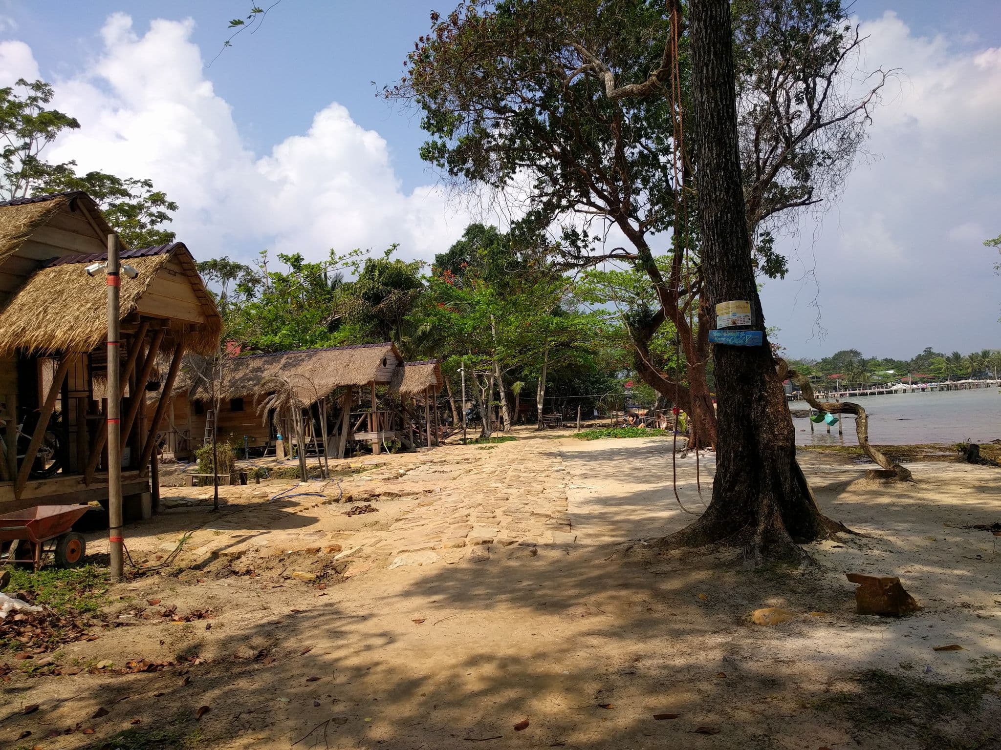 Street view near Yellow Moon Hostel, Sihanoukville — © emackres (CC BY-SA · Mapillary)