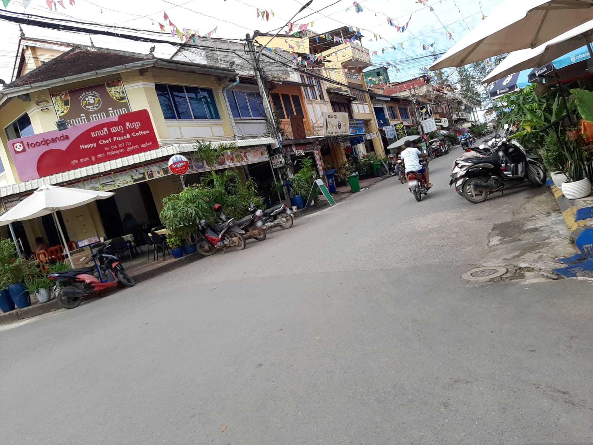 Street view near Om Sam Ol Guesthouse, Kampot — © pir (CC BY-SA · Mapillary)