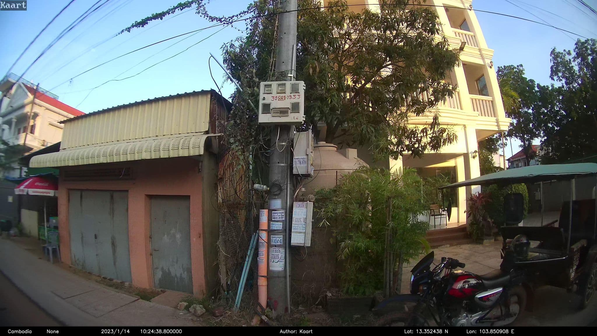 Street view near Wathanak lodge, Siem Reap — © kaart_2 (CC BY-SA · Mapillary)