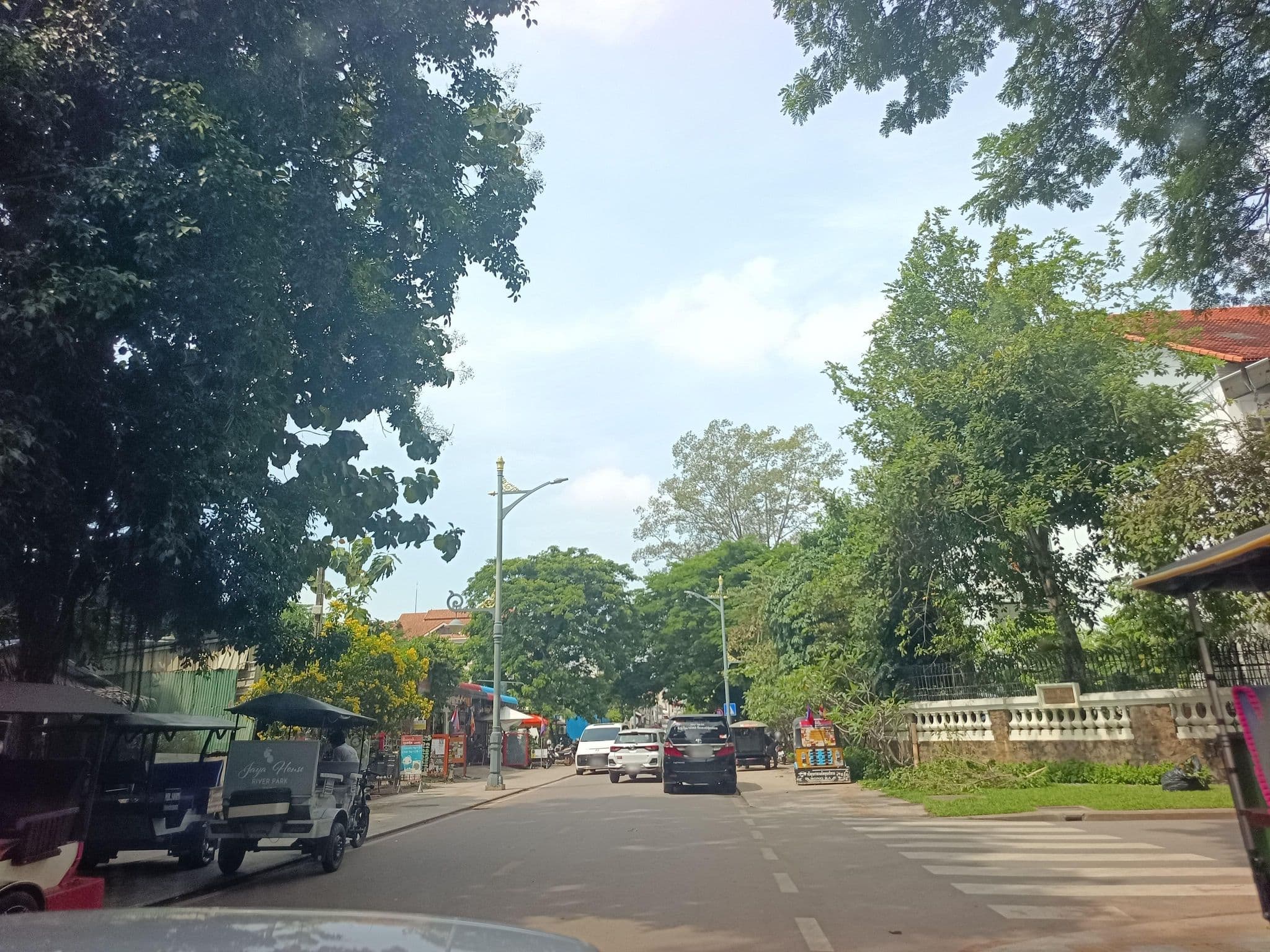 Street view near Chateau Angkor, Siem Reap — © ThailandCambodia (CC BY-SA · Mapillary)