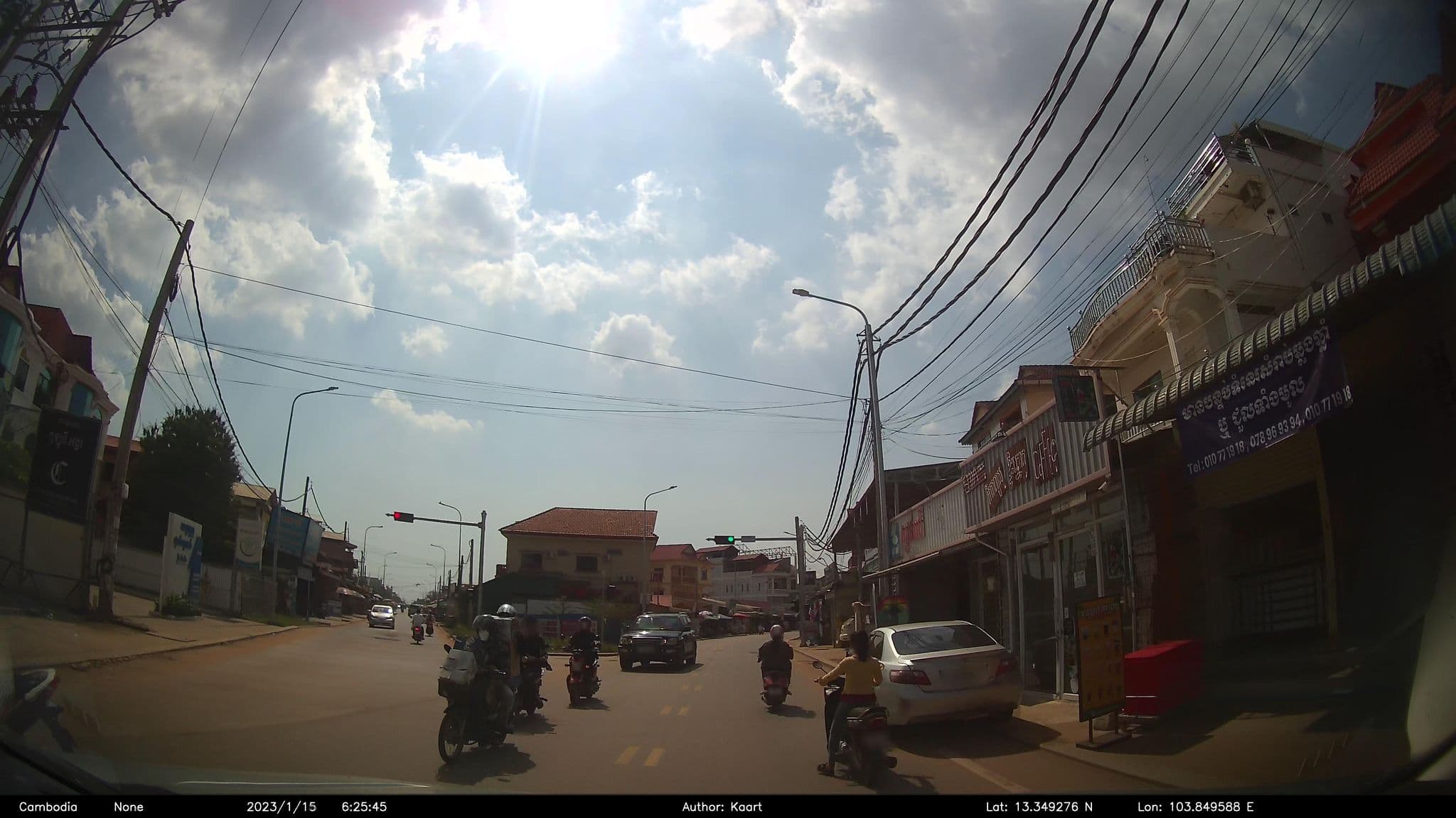 Street view near Guesthouse Les Dauphins, Siem Reap — © kaart_2 (CC BY-SA · Mapillary)