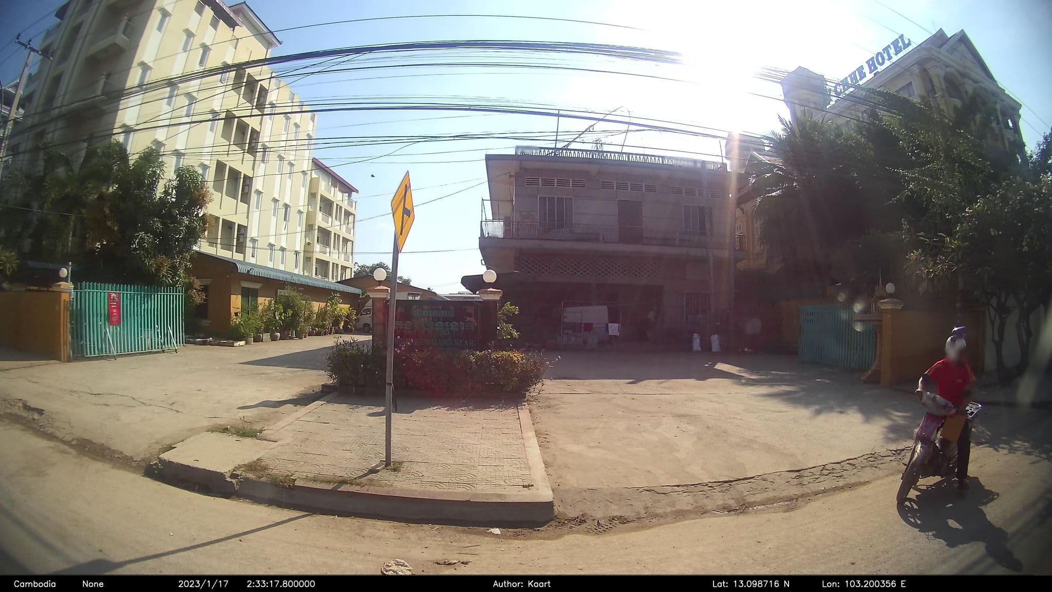 Street view near Golden Land Hotel, Battambang — © kaart_2 (CC BY-SA · Mapillary)