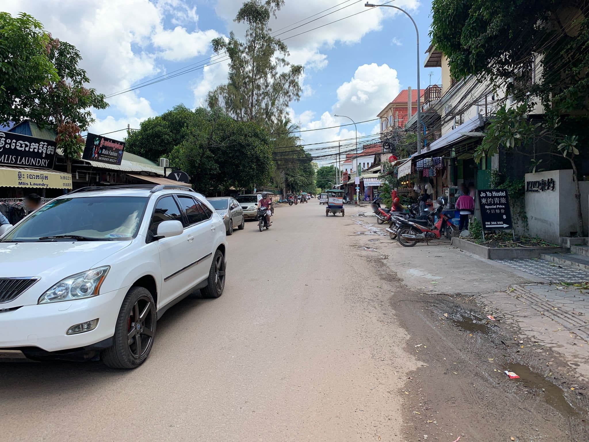 Street view near Joyohostel, Siem Reap — © buschjost (CC BY-SA · Mapillary)