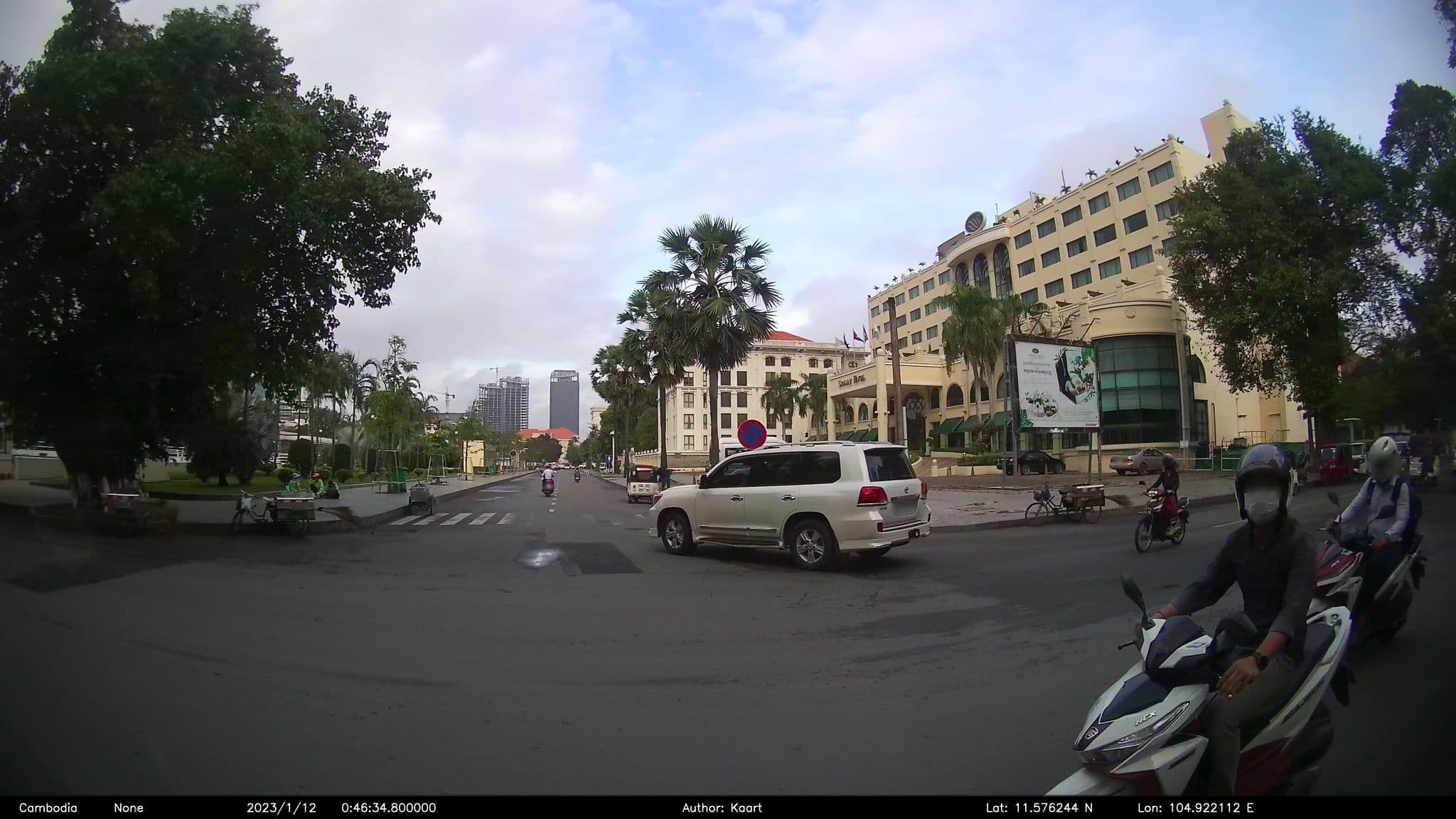 Street view near Tara Angkor Hotel, Phnom Penh — © kaart_2 (CC BY-SA · Mapillary)