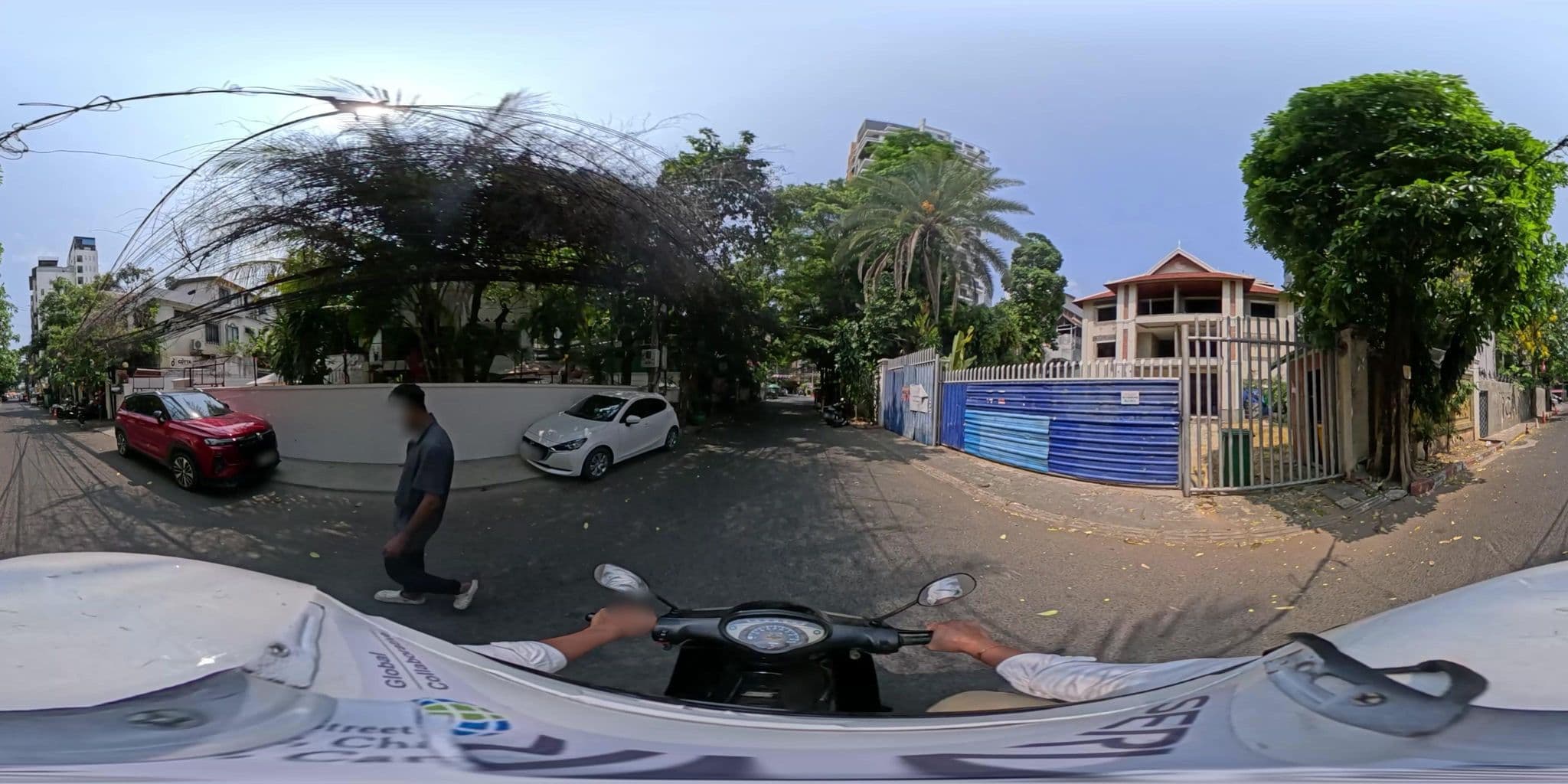 Street view near Ocean Hotel, Phnom Penh — © vteck (CC BY-SA · Mapillary)