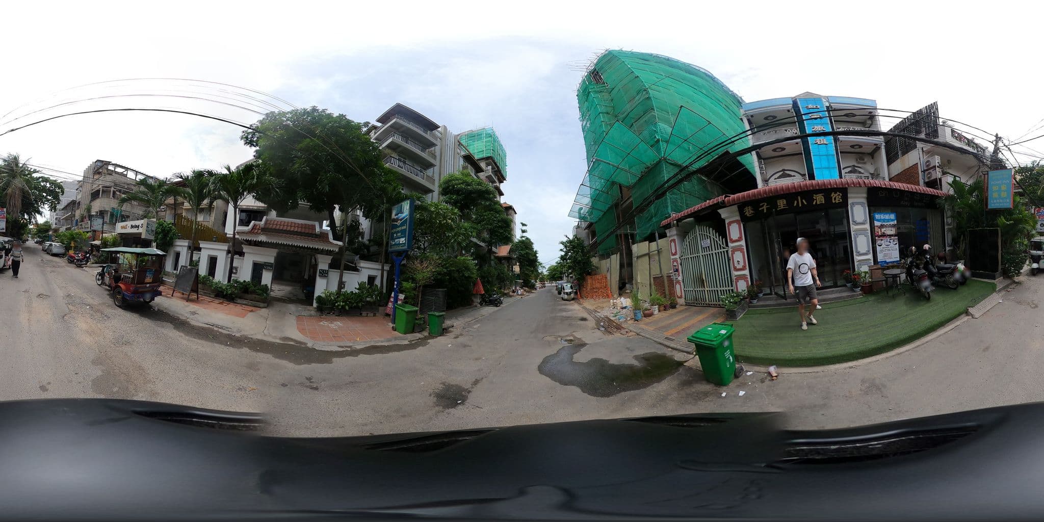 Street view near Khavi Guest Hotel, Phnom Penh — © arunatech (CC BY-SA · Mapillary)