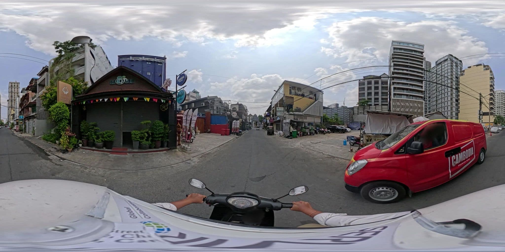 Street view near elsewhere boutique beds, Phnom Penh — © vteck (CC BY-SA · Mapillary)
