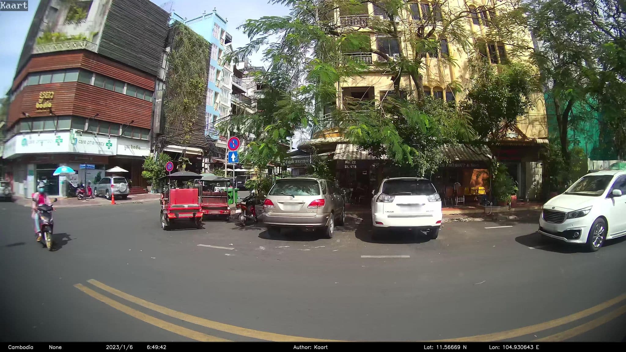 Street view near Sovanphum Guest House And Restaurant, Phnom Penh — © kaart_2 (CC BY-SA · Mapillary)