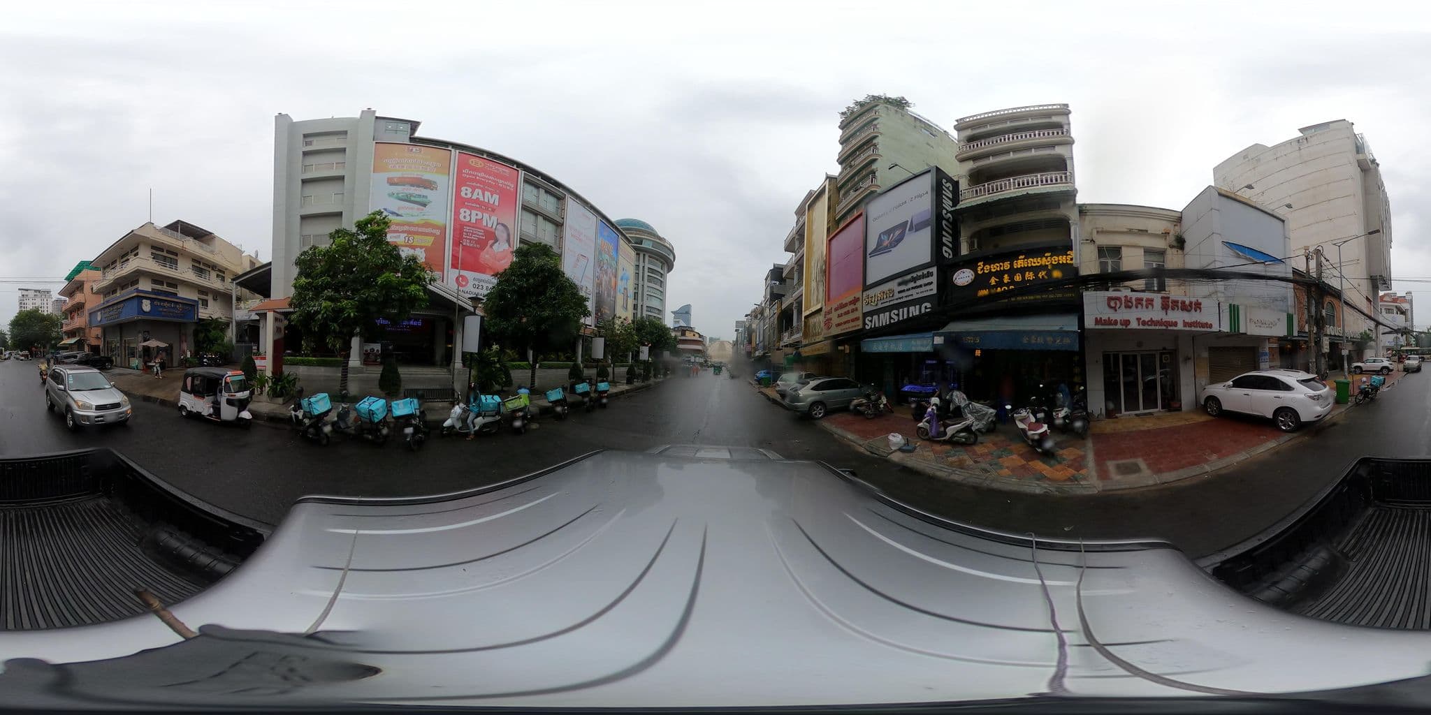 Street view near Abe Que Lounge, Phnom Penh — © kaart_2 (CC BY-SA · Mapillary)